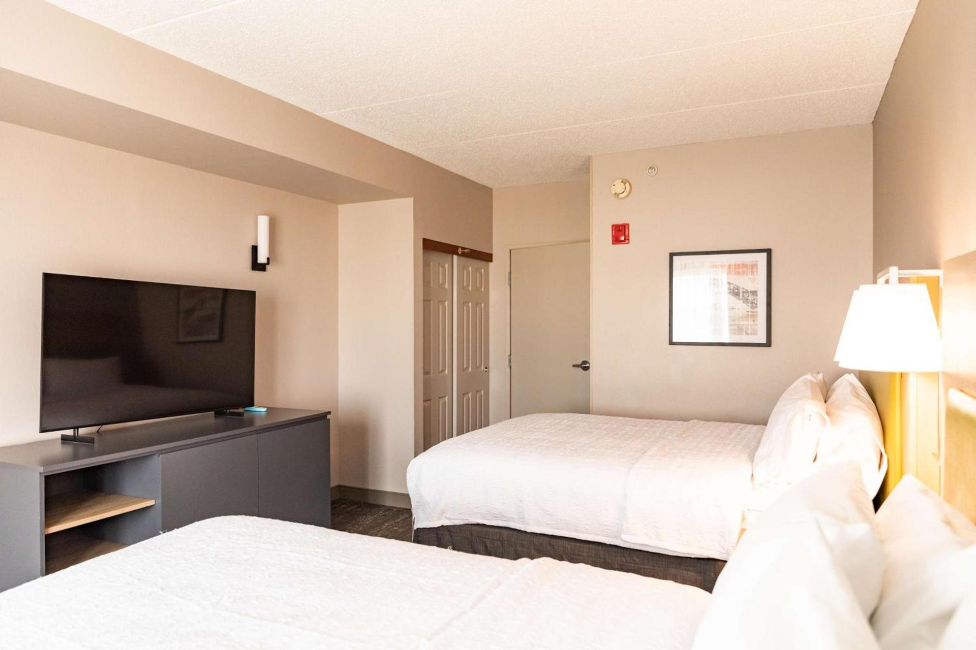 Hampton Inn & Suites By Hilton- Newark Airport Elizabeth photo 27