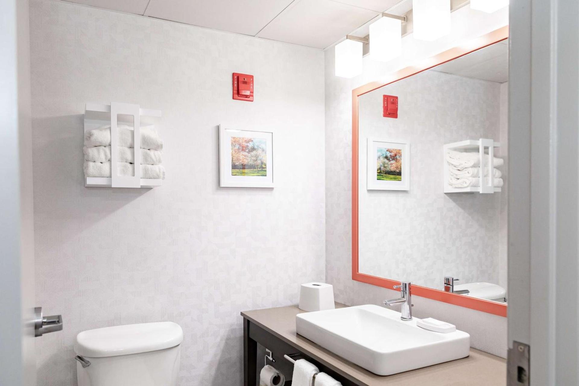 Hampton Inn & Suites By Hilton- Newark Airport Elizabeth photo 30