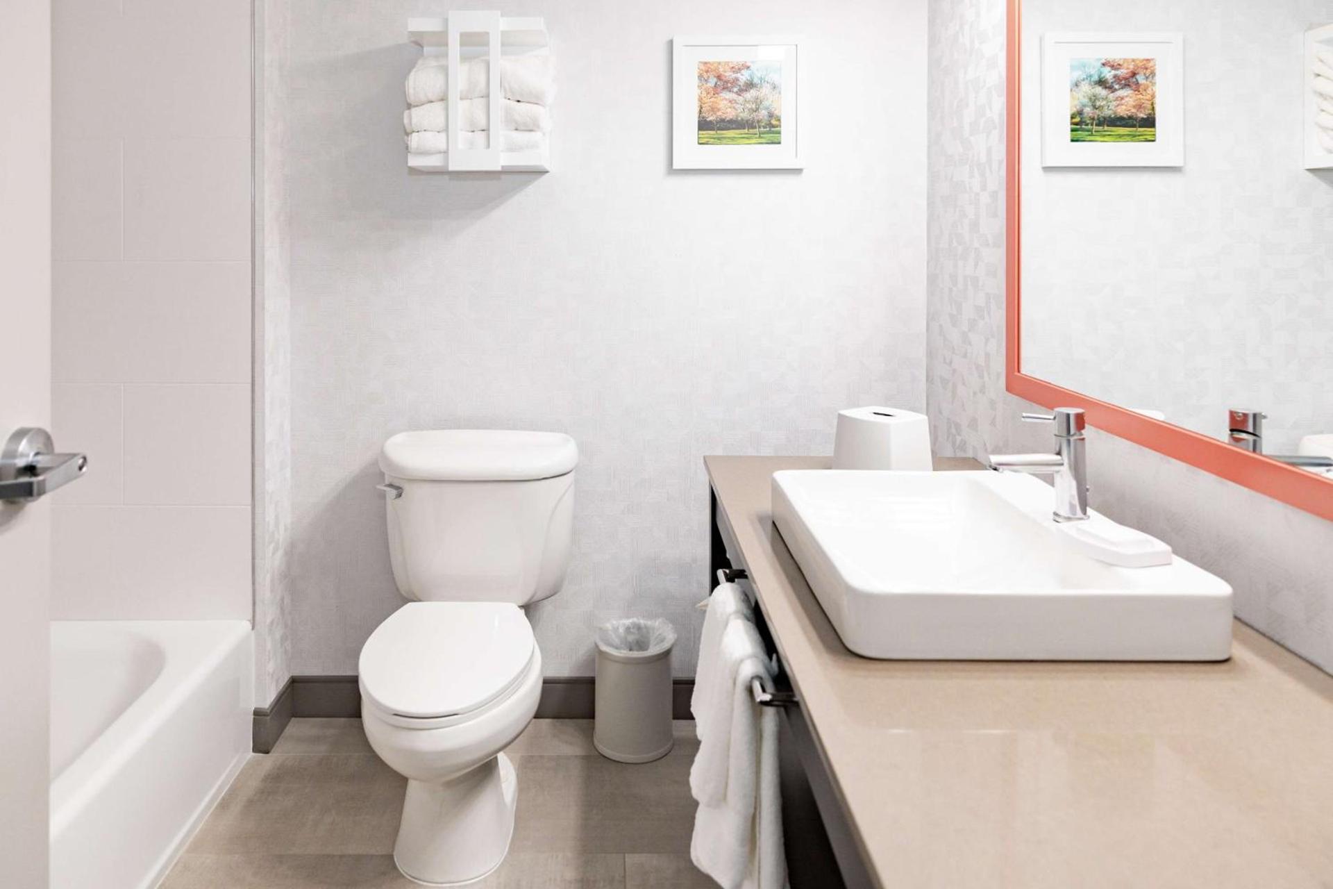 Hampton Inn & Suites By Hilton- Newark Airport Elizabeth photo 35