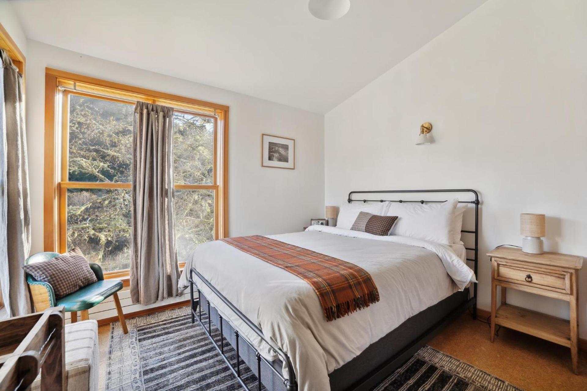 Limantour Lodge photo 35