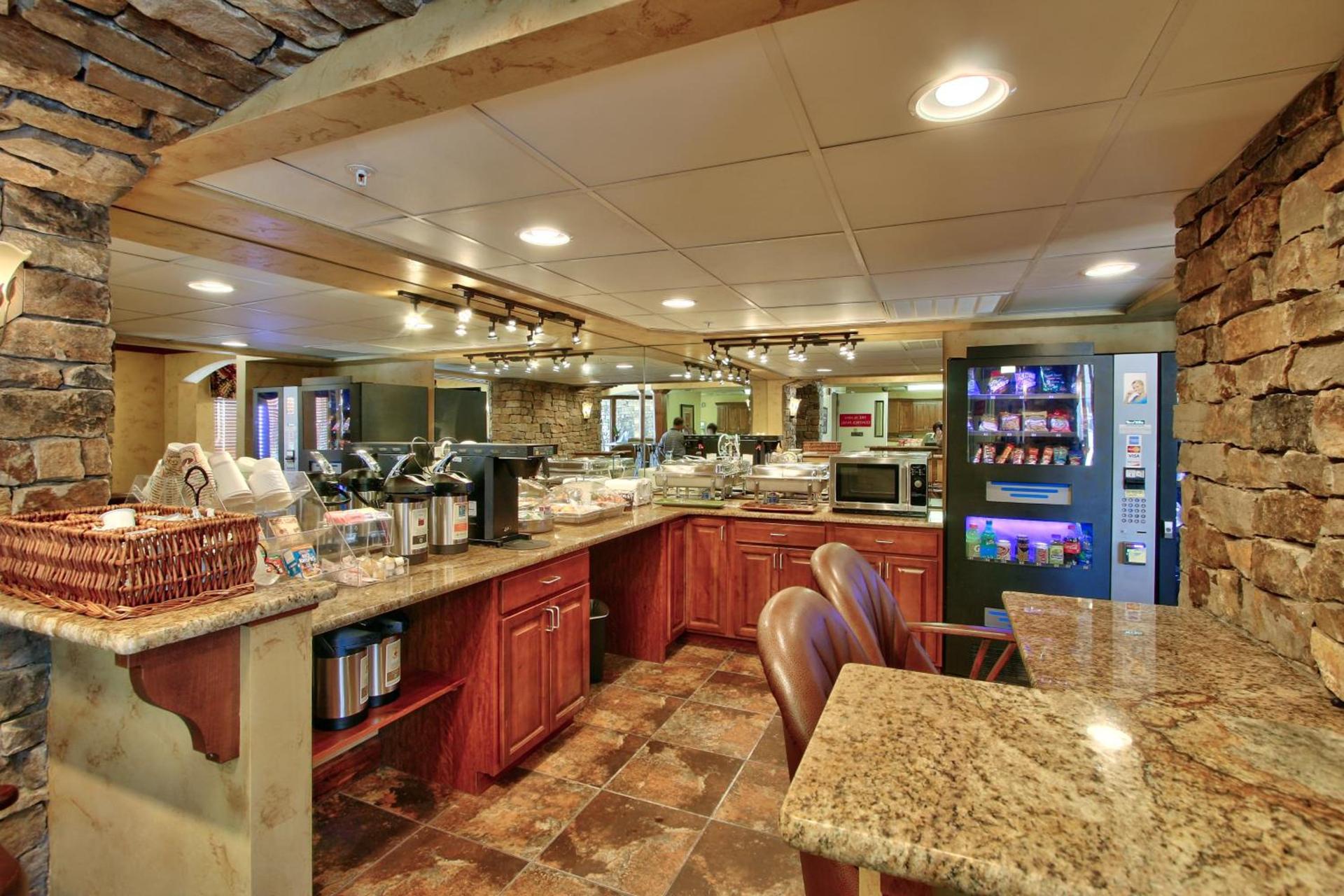 MCM Elegante Suites photo 7
