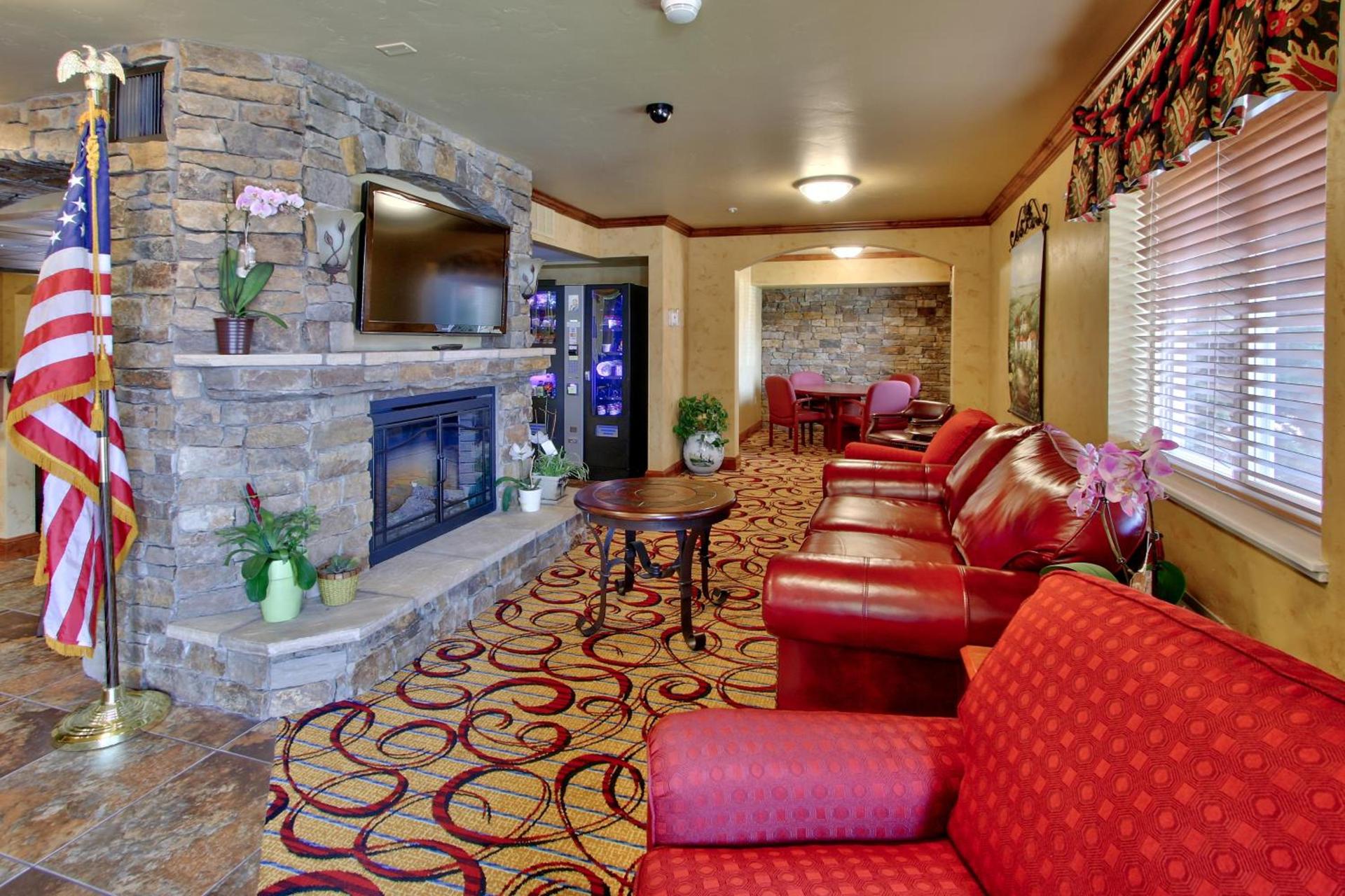 MCM Elegante Suites photo 9