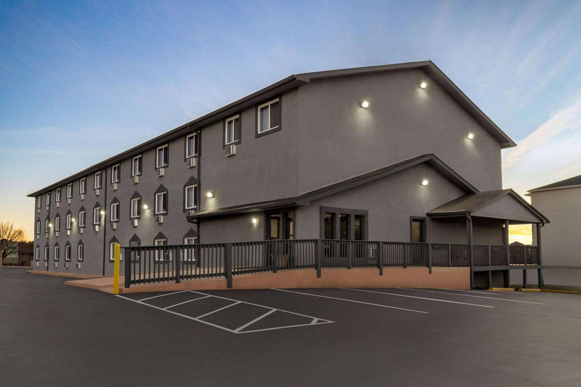 Super 8 by Wyndham Columbus Edinburgh photo 2