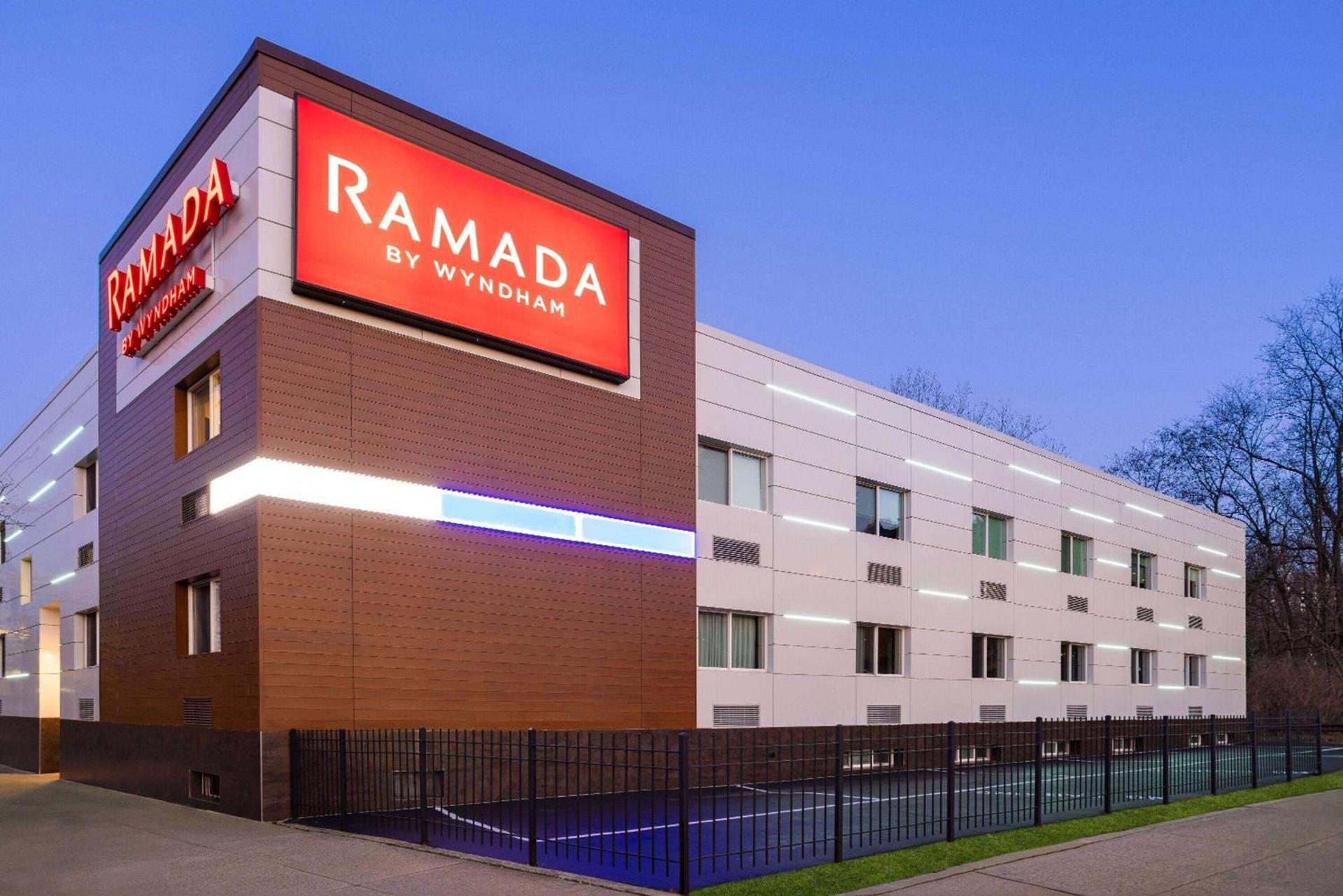 Ramada by Wyndham Bronx photo 2