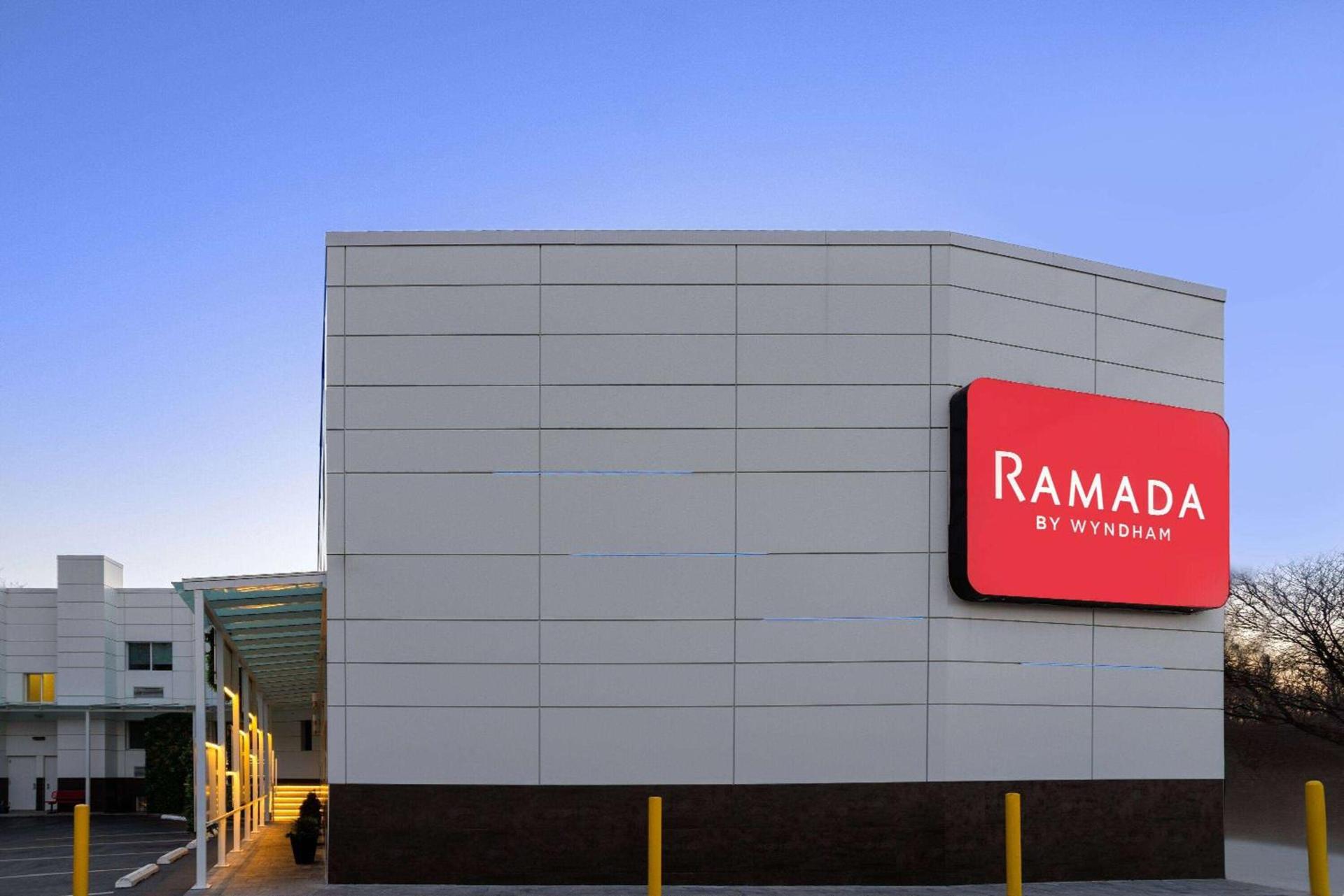 Ramada by Wyndham Bronx photo 3