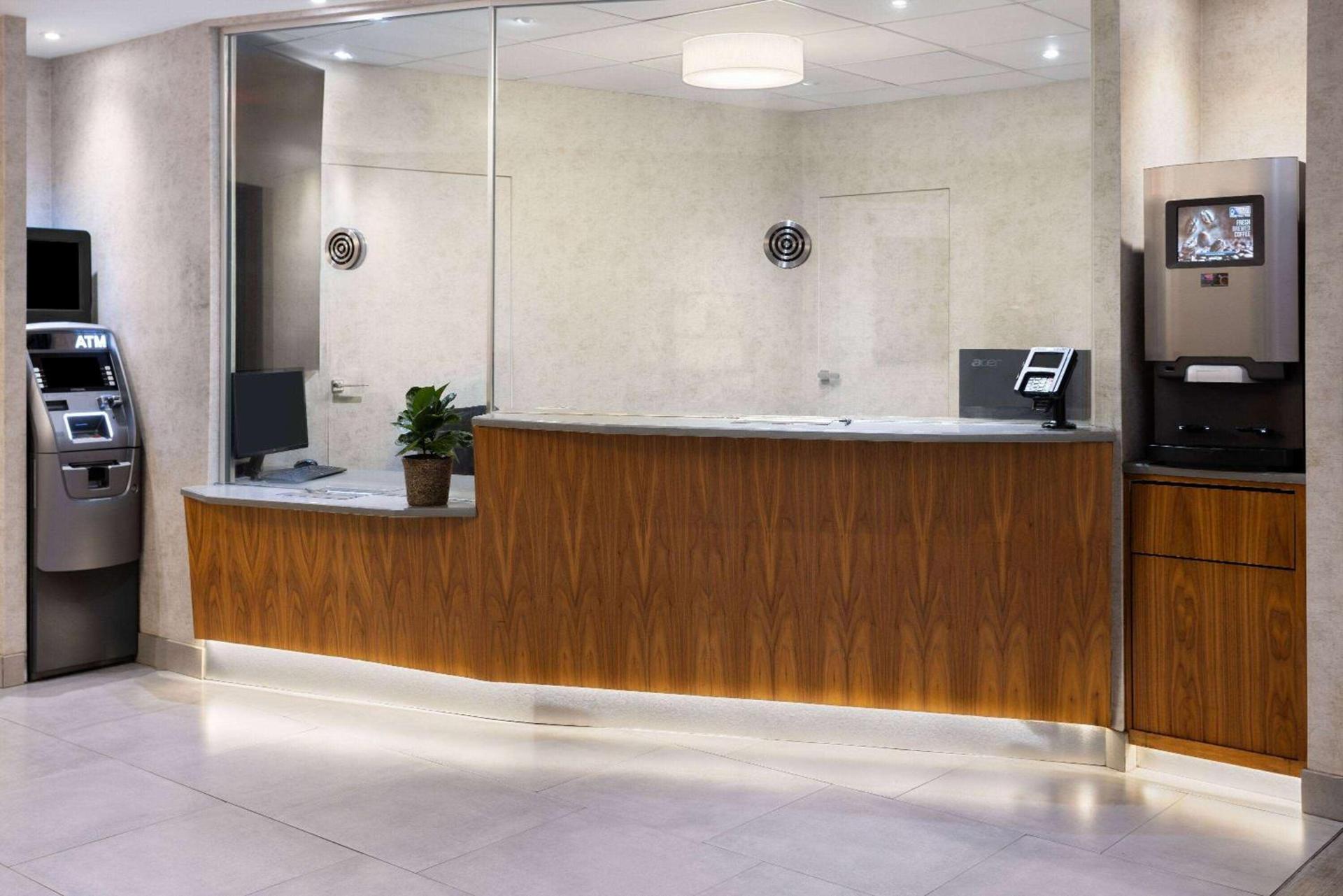 Ramada by Wyndham Bronx photo 5