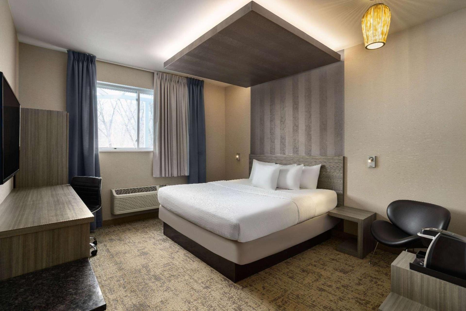 Ramada by Wyndham Bronx photo 10