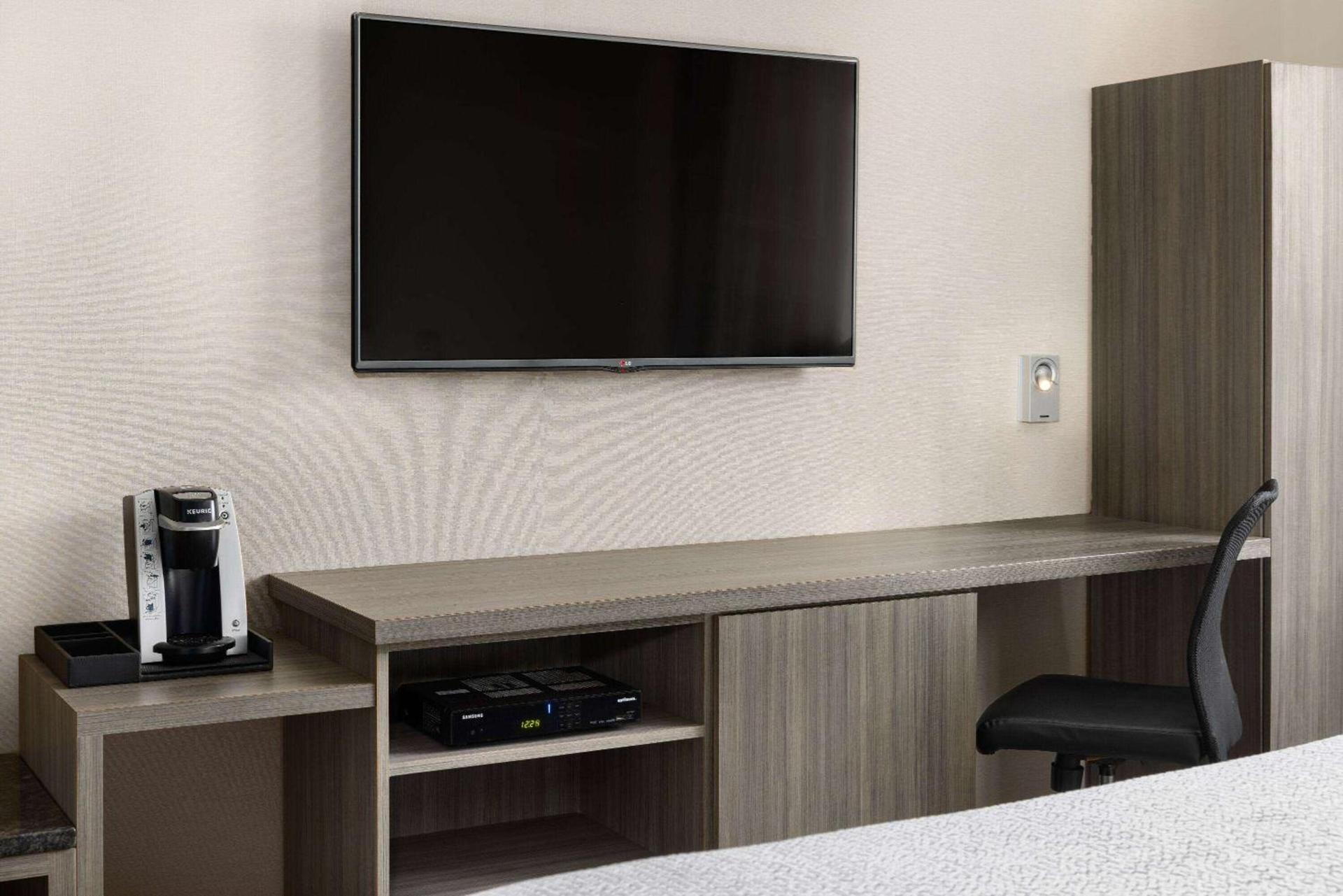 Ramada by Wyndham Bronx photo 13