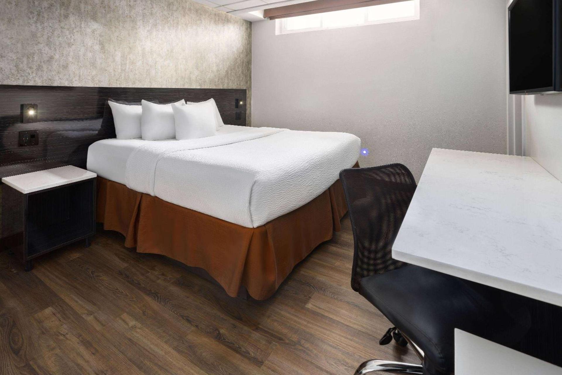 Ramada by Wyndham Bronx photo 12
