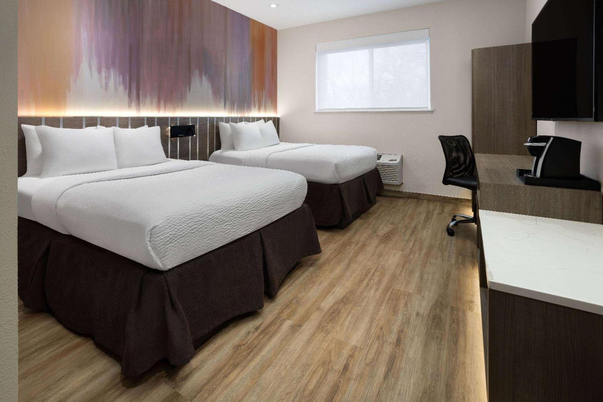 Ramada by Wyndham Bronx photo 16