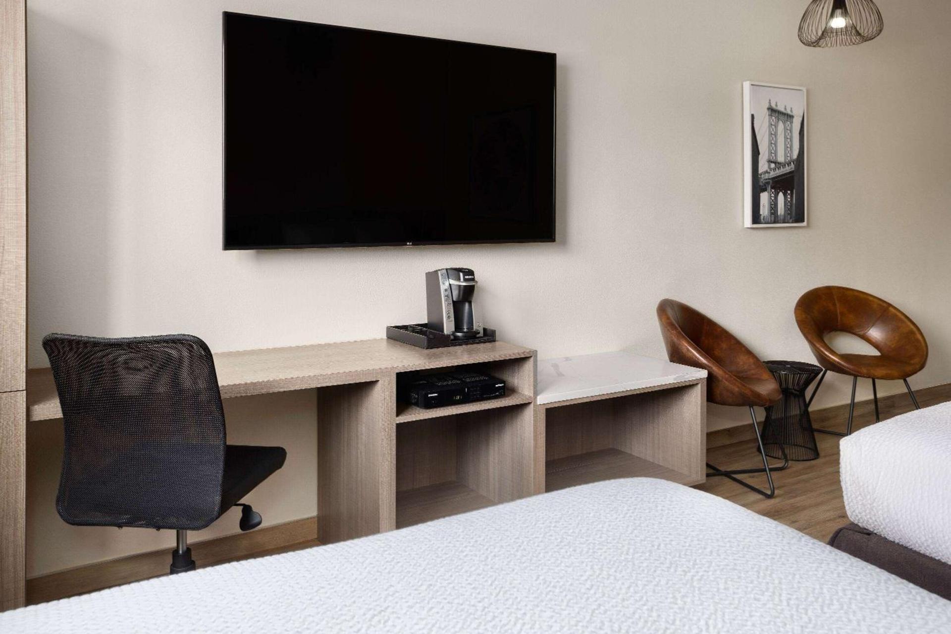 Ramada by Wyndham Bronx photo 17