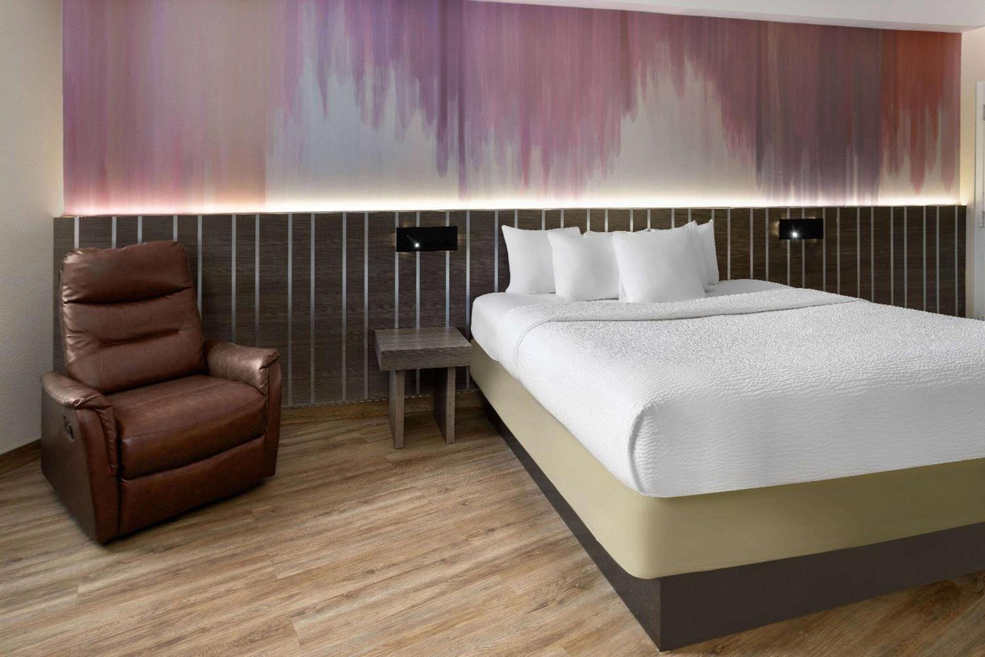 Ramada by Wyndham Bronx photo 20