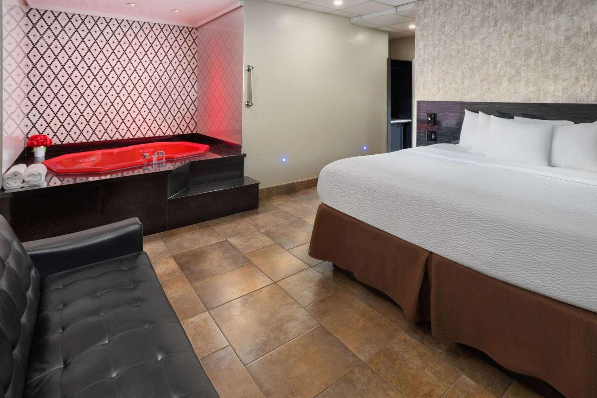 Ramada by Wyndham Bronx photo 25