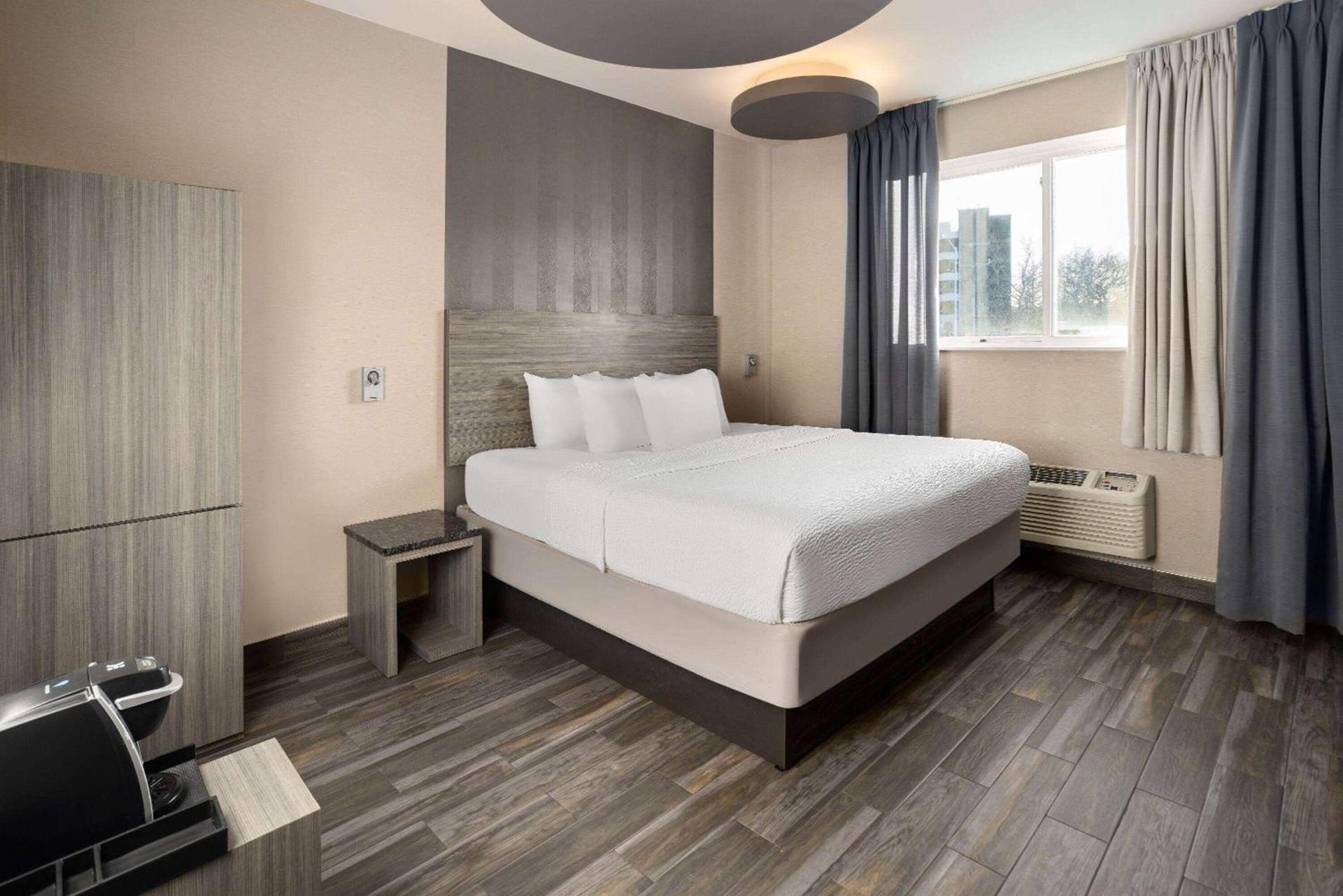 Ramada by Wyndham Bronx photo 23