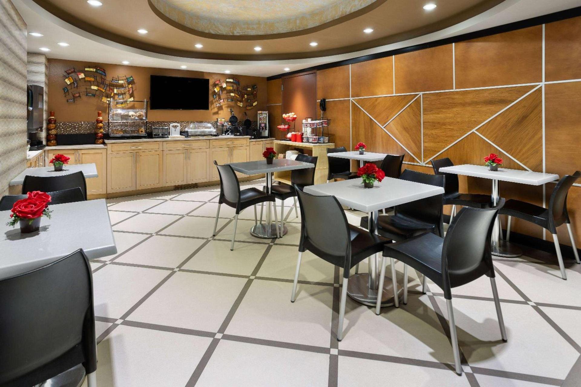 Ramada by Wyndham Bronx photo 30