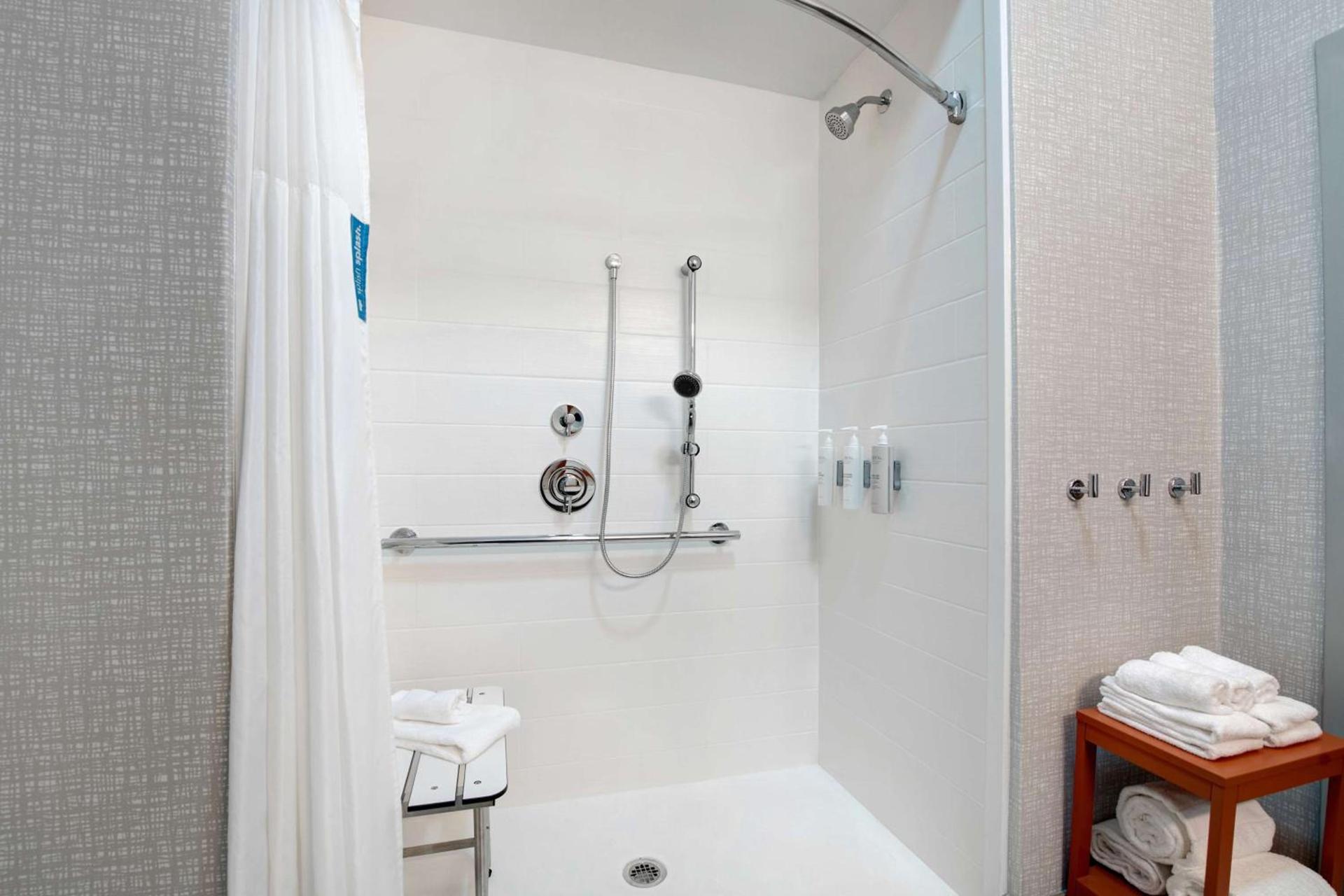 Hampton Inn Easley photo 37