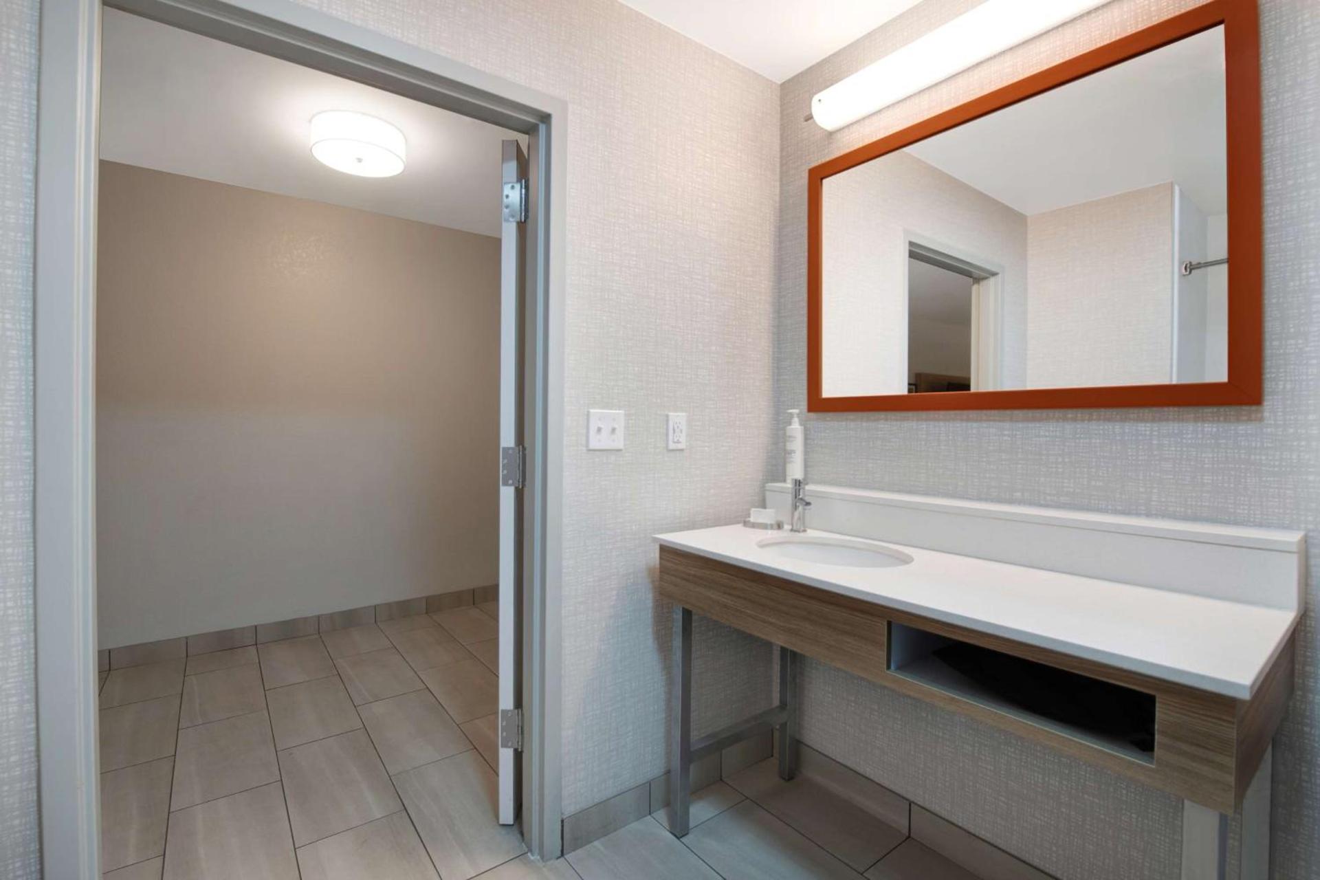 Hampton Inn Easley photo 45