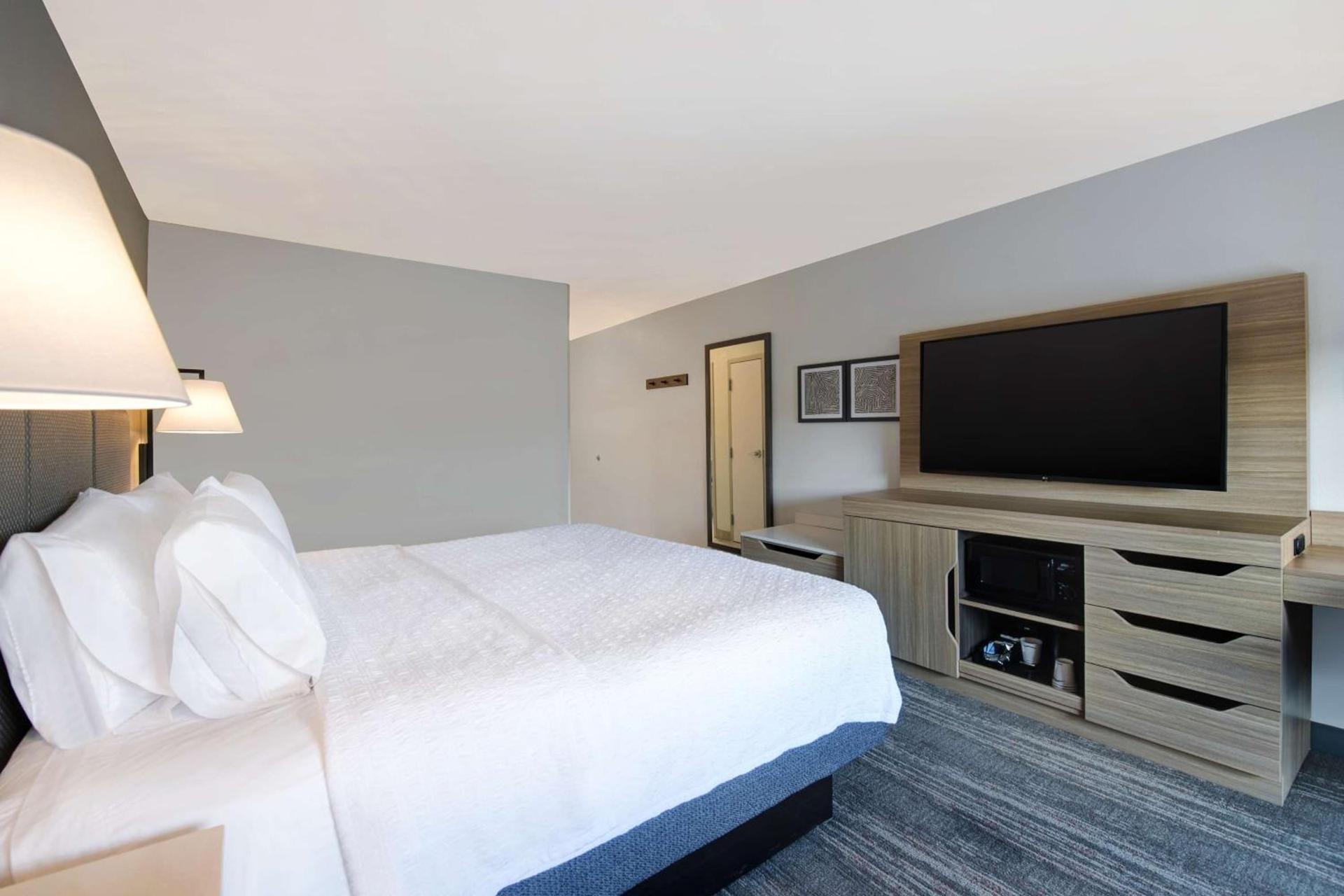 Hampton Inn Easley photo 47