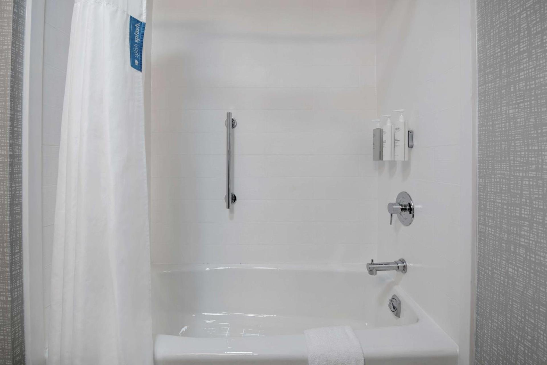 Hampton Inn Easley photo 48