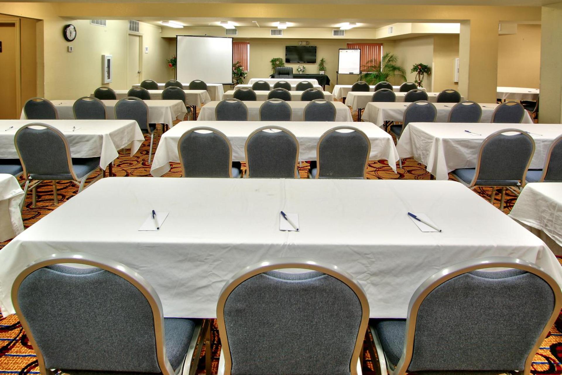 MCM Elegante Suites photo 12