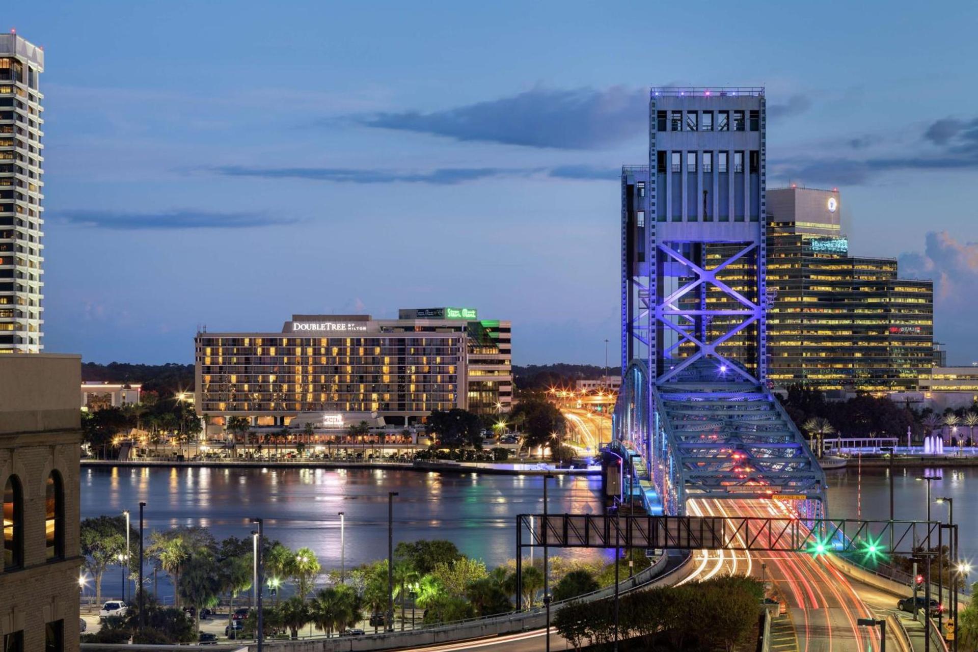 DoubleTree by Hilton Hotel Jacksonville Riverfront photo 4