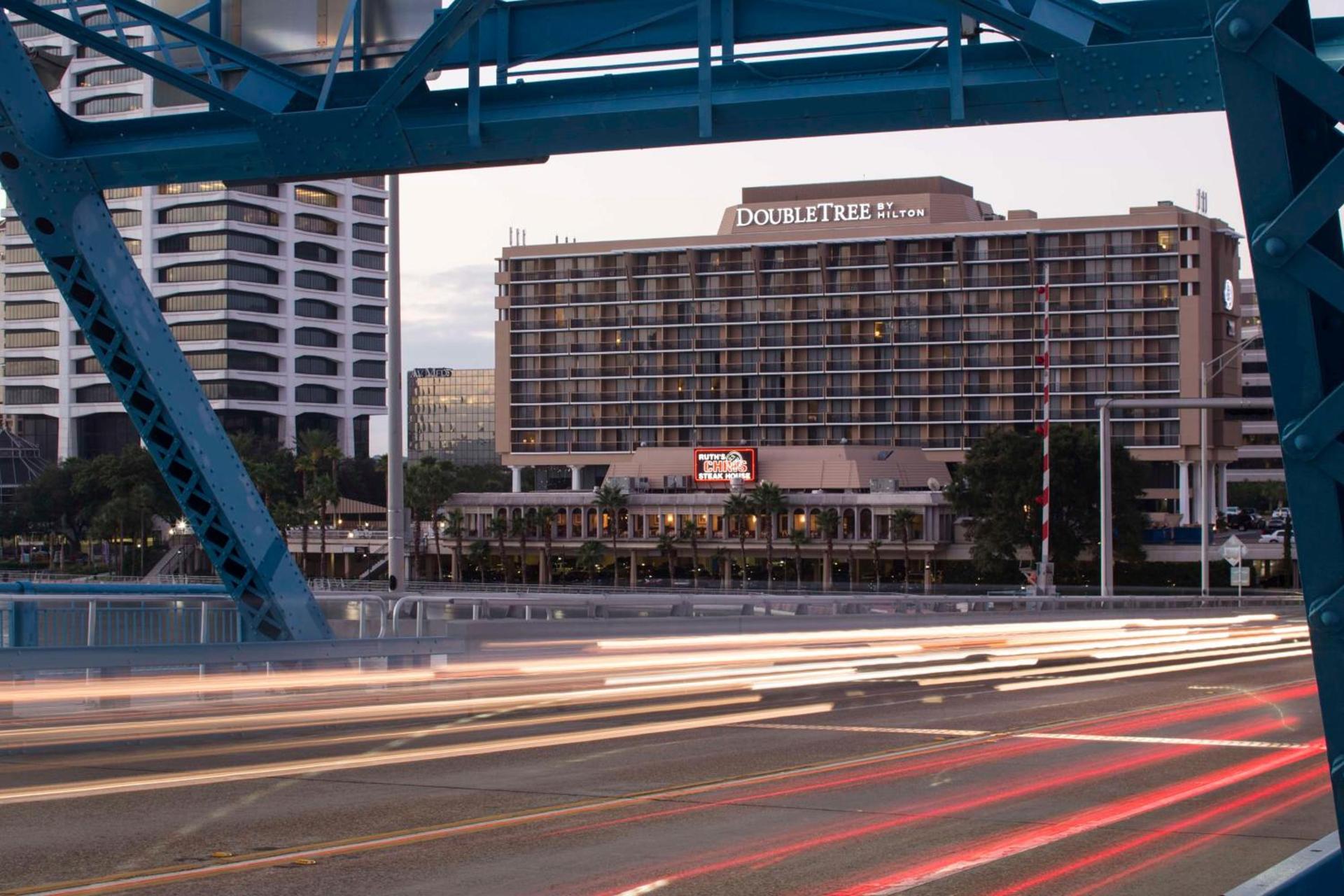 DoubleTree by Hilton Hotel Jacksonville Riverfront photo 6