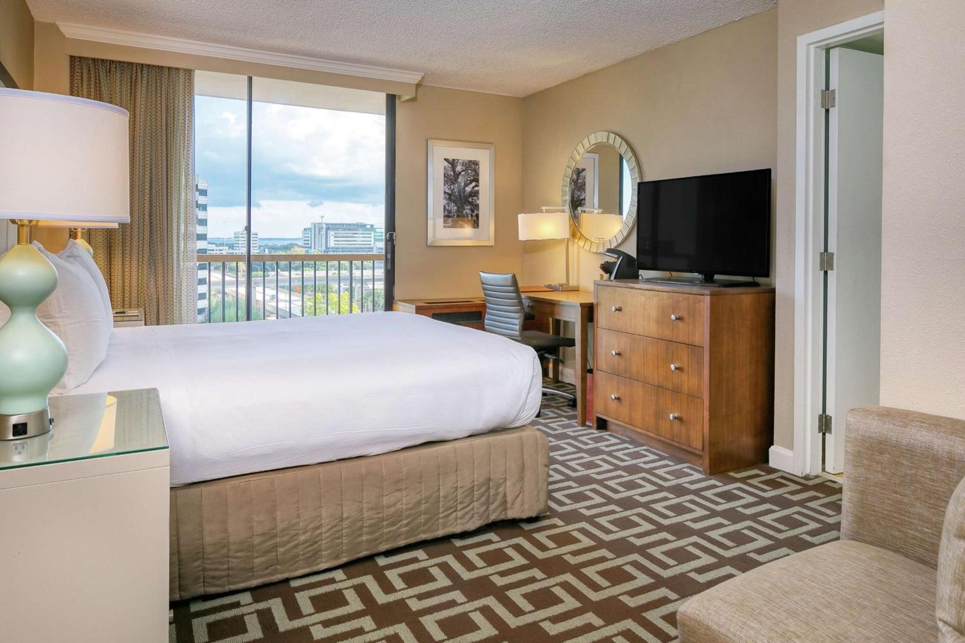DoubleTree by Hilton Hotel Jacksonville Riverfront photo 13