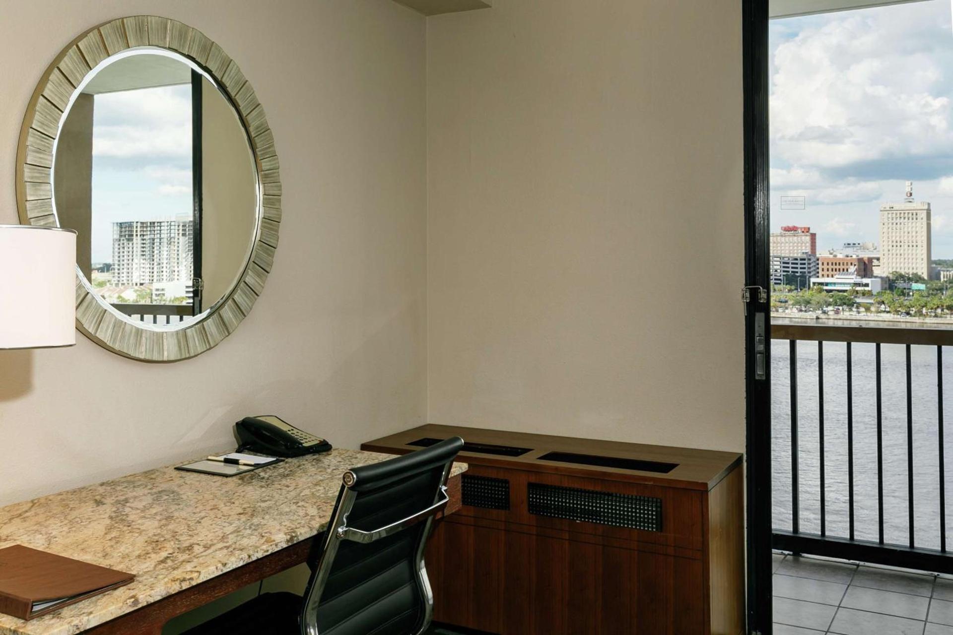 DoubleTree by Hilton Hotel Jacksonville Riverfront photo 14