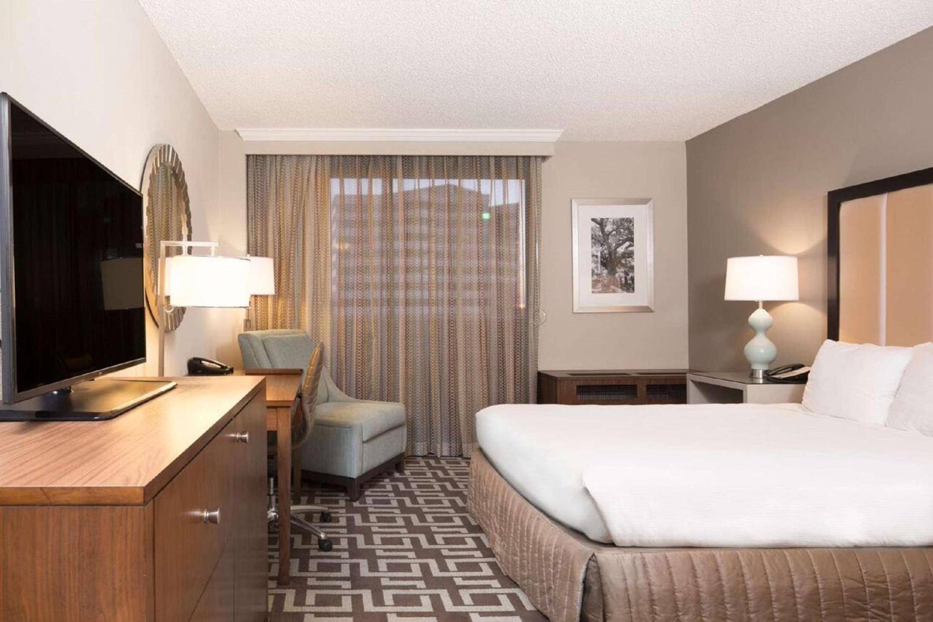 DoubleTree by Hilton Hotel Jacksonville Riverfront photo 18