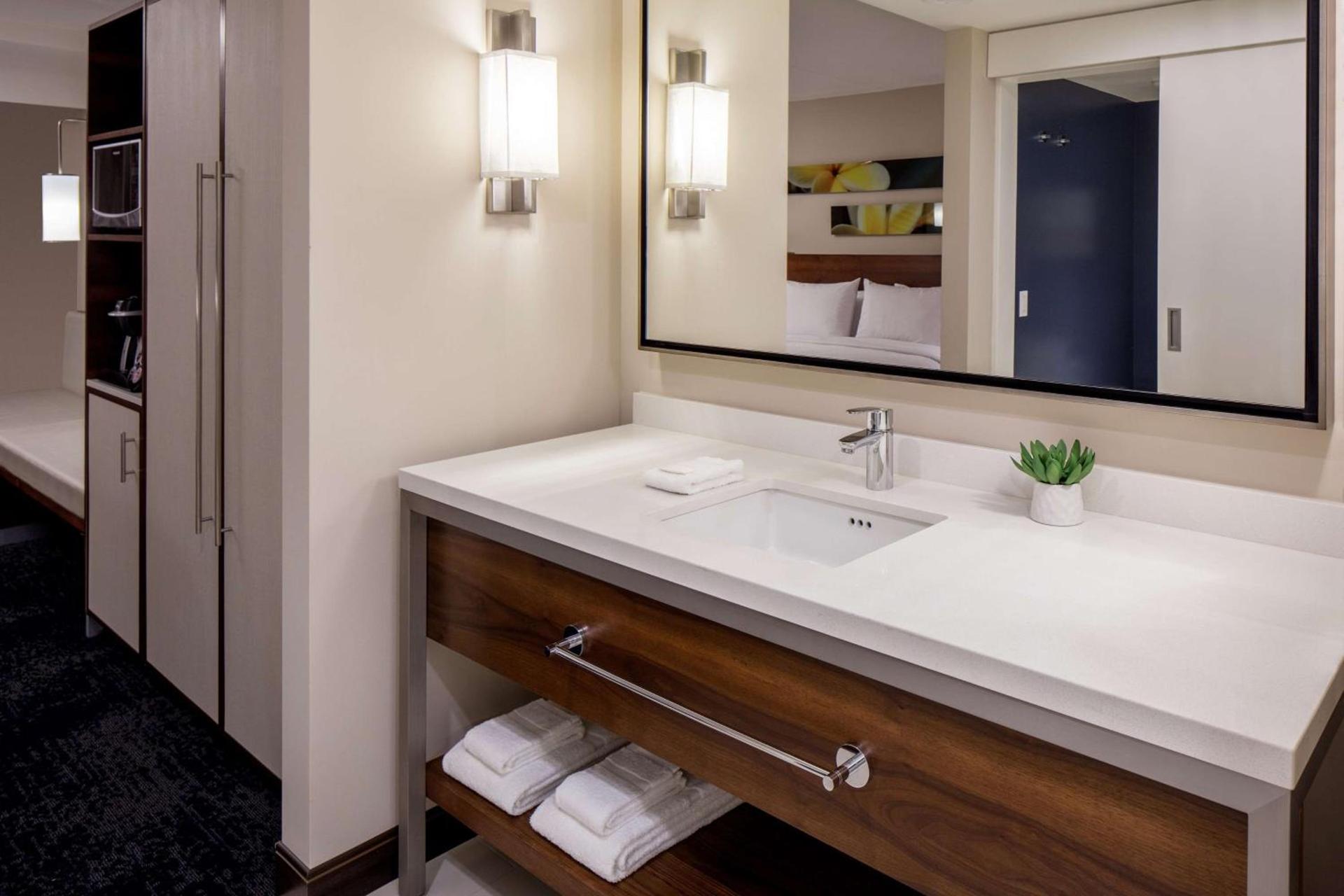 Hilton Garden Inn Waikiki Beach photo 22