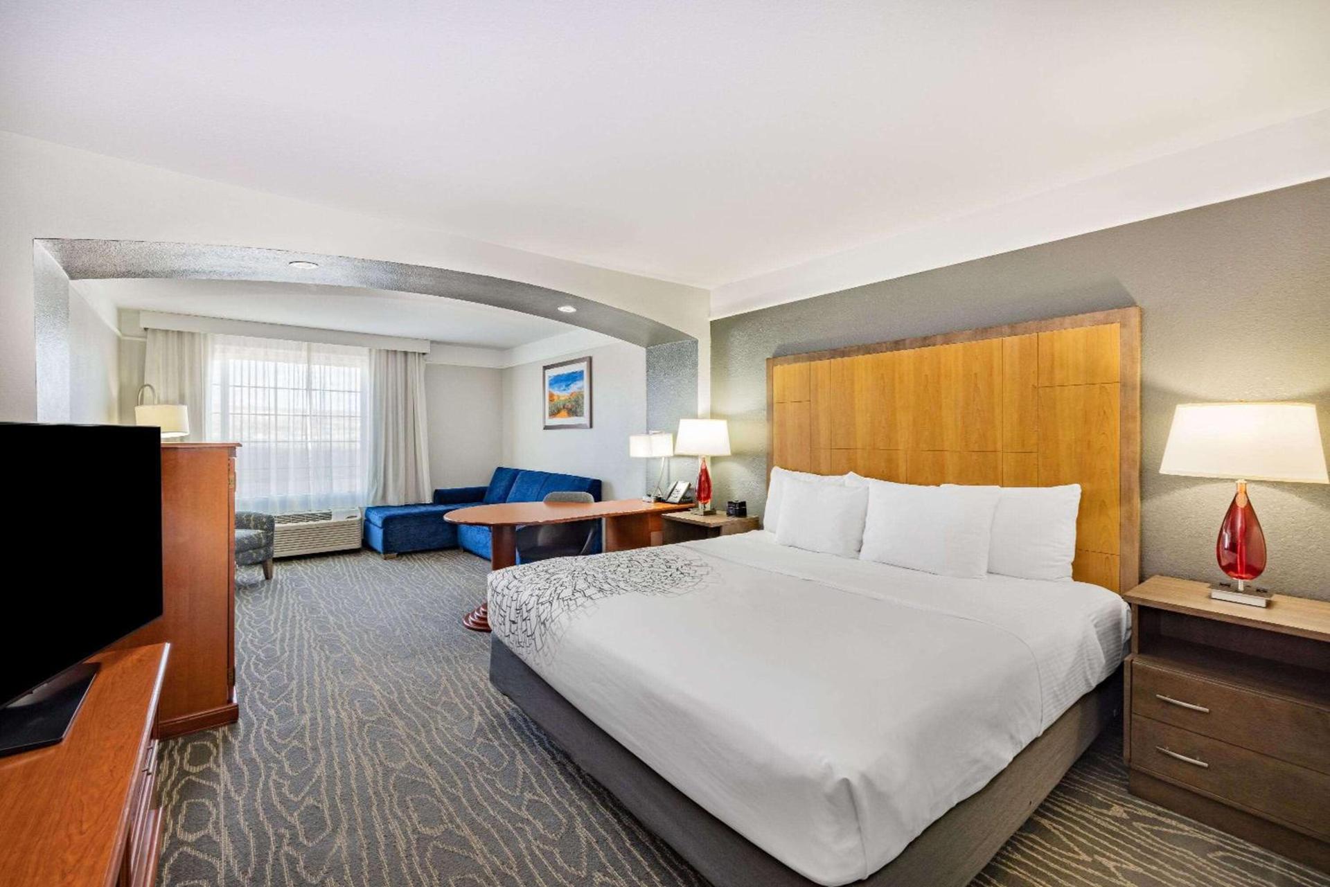 La Quinta by Wyndham Gallup photo 23