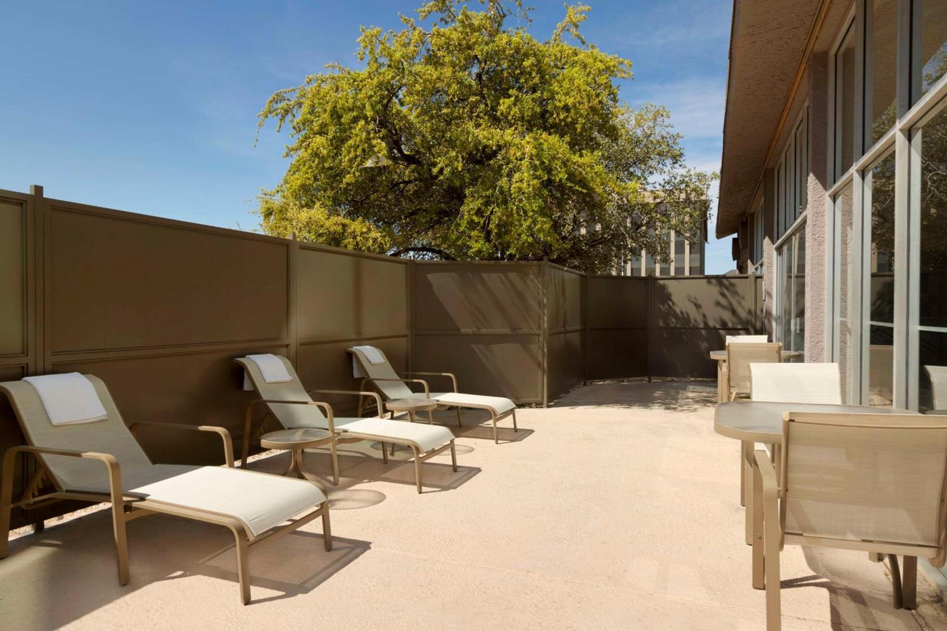 Embassy Suites by Hilton El Paso photo 2