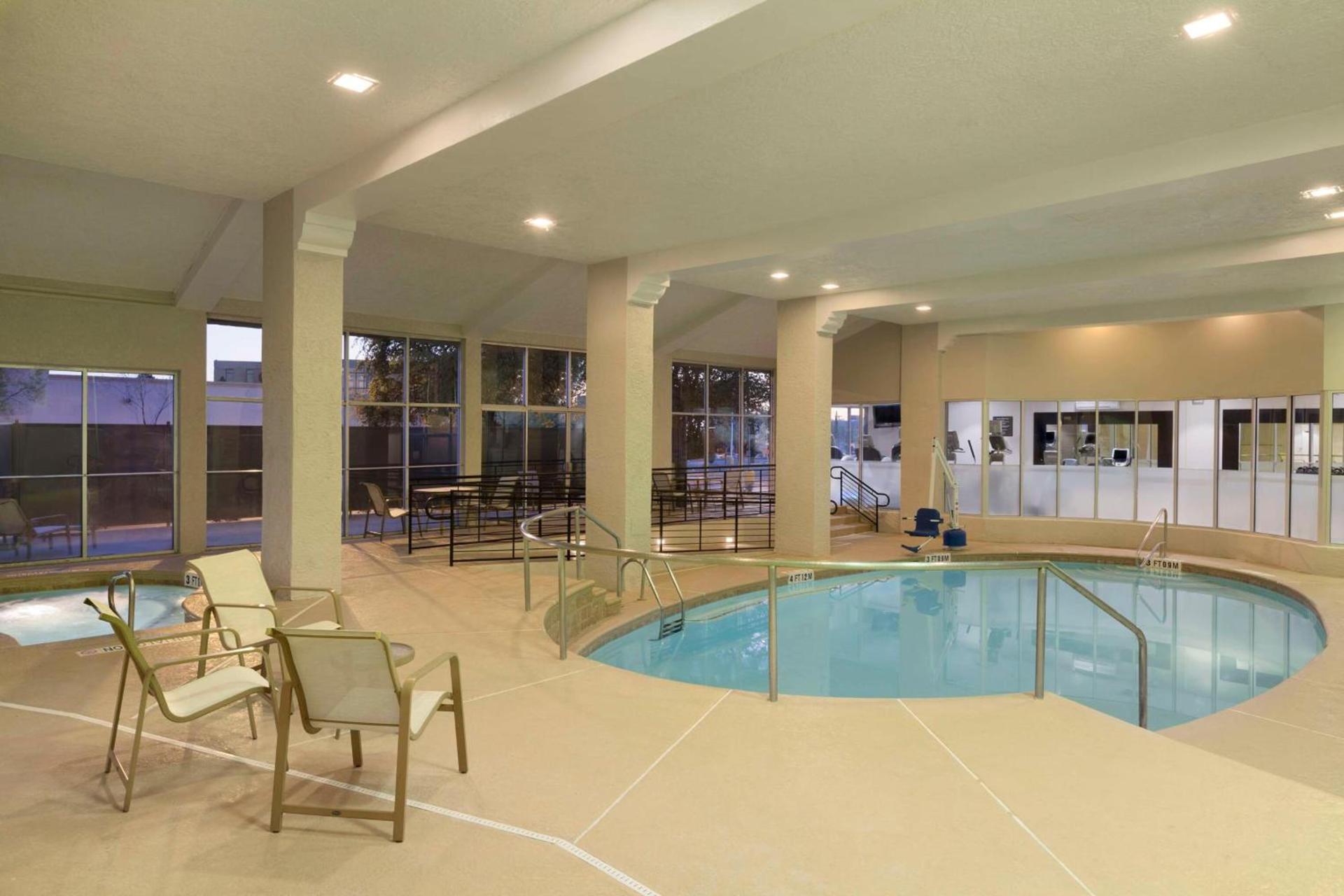 Embassy Suites by Hilton El Paso photo 10