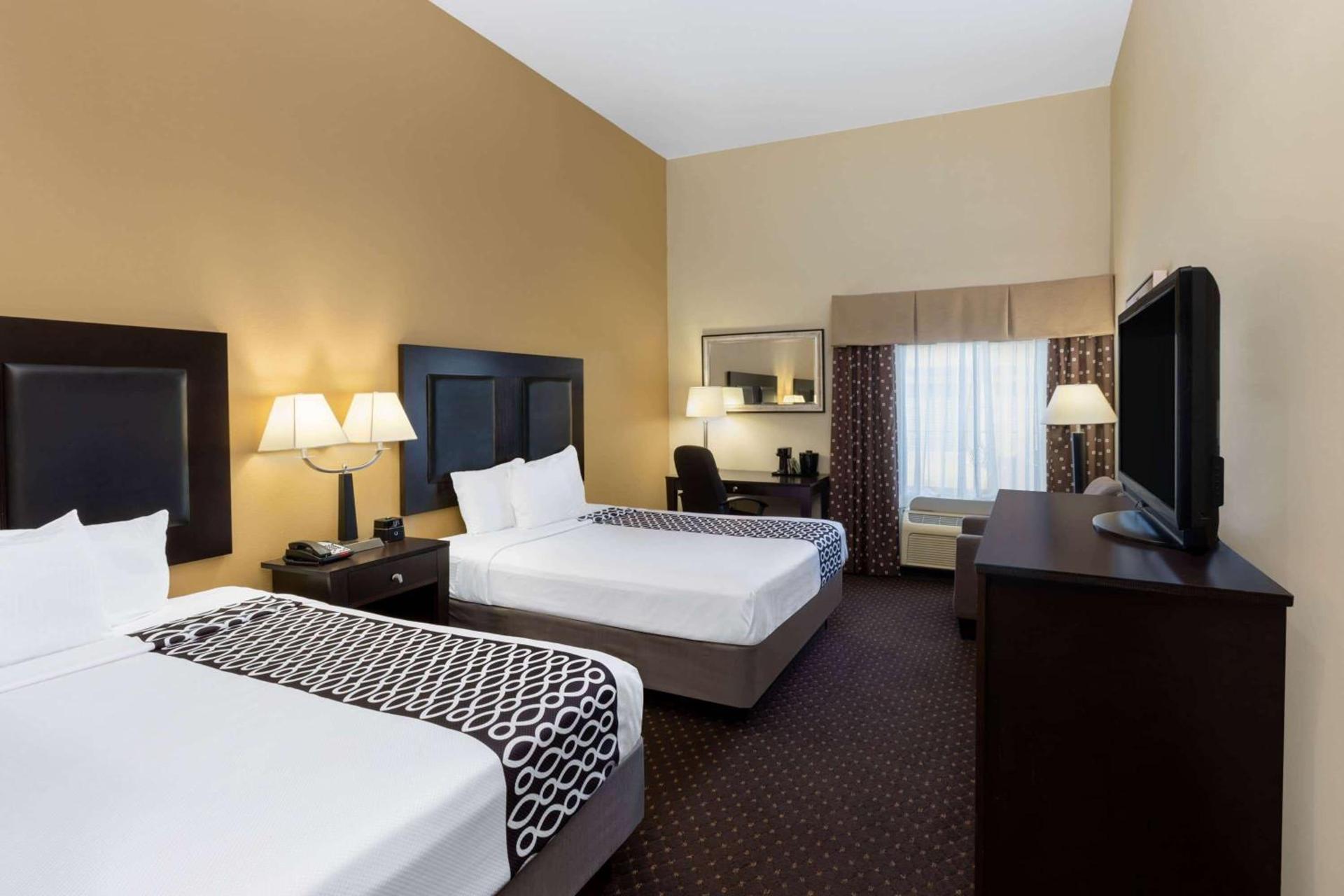 La Quinta by Wyndham Houston New Caney photo 5