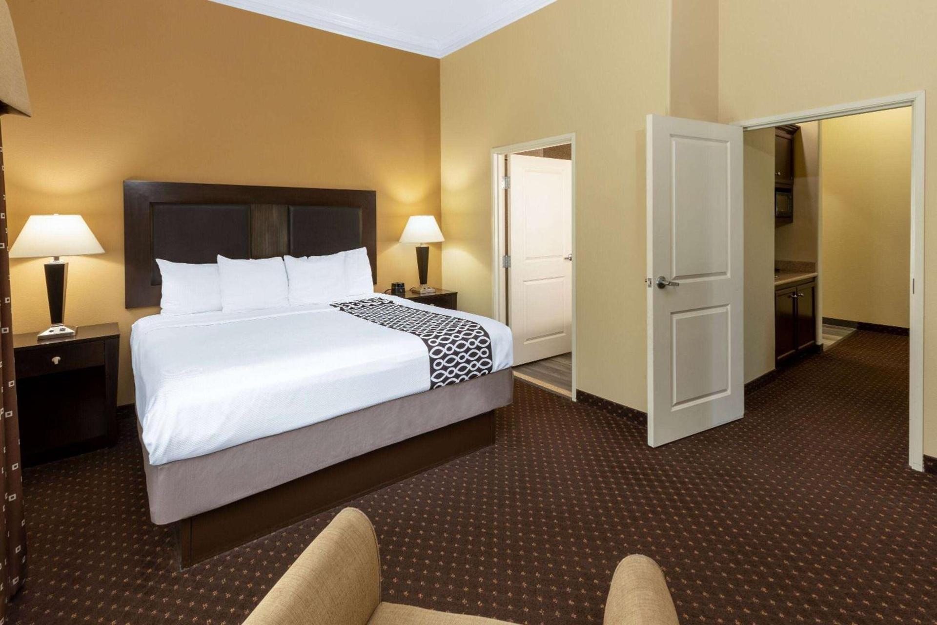 La Quinta by Wyndham Houston New Caney photo 9
