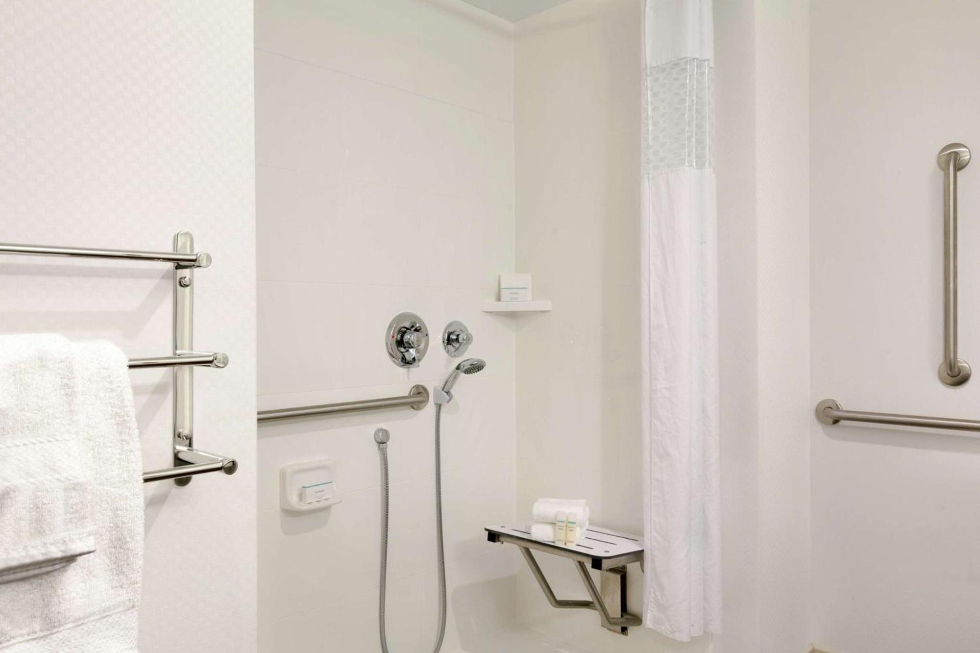 Hampton Inn Penn Yan, NY photo 13