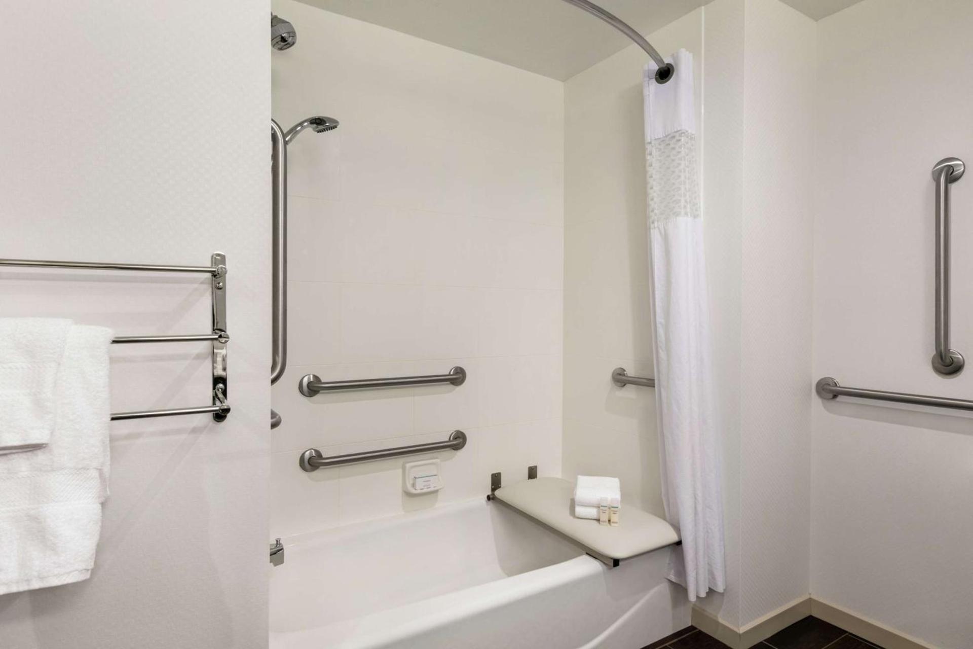 Hampton Inn Penn Yan, NY photo 22