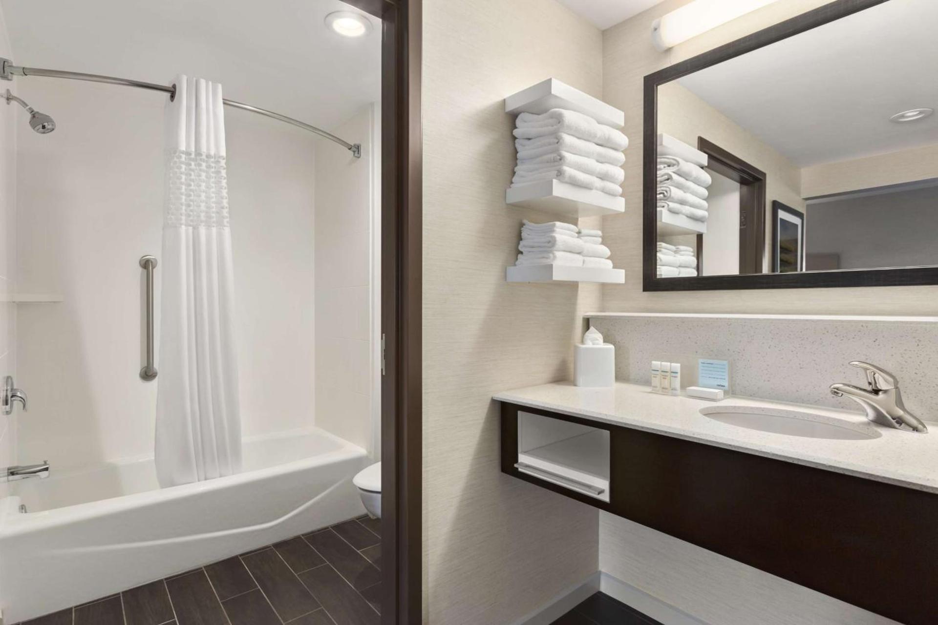 Hampton Inn Penn Yan, NY photo 39