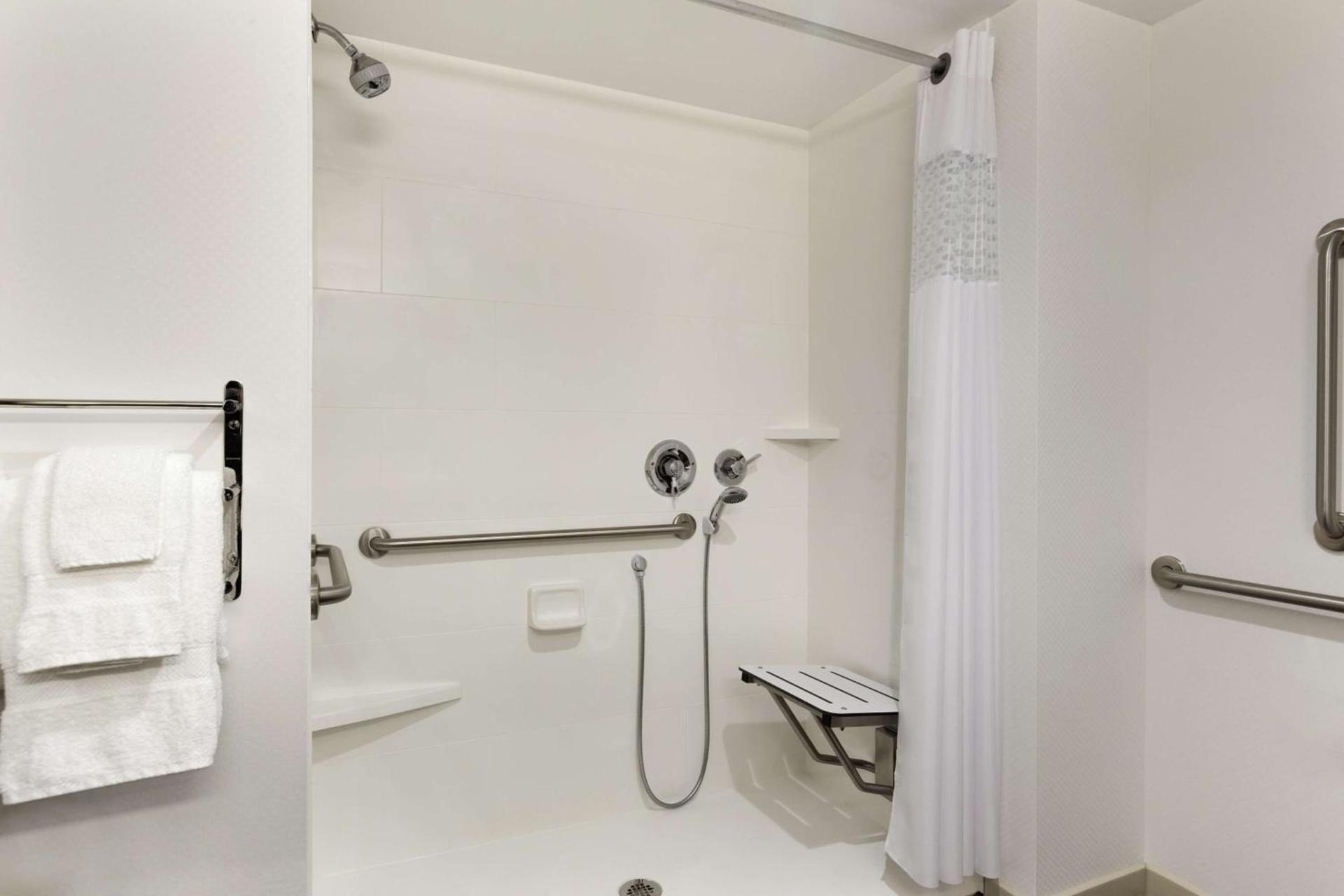 Hampton Inn Penn Yan, NY photo 37