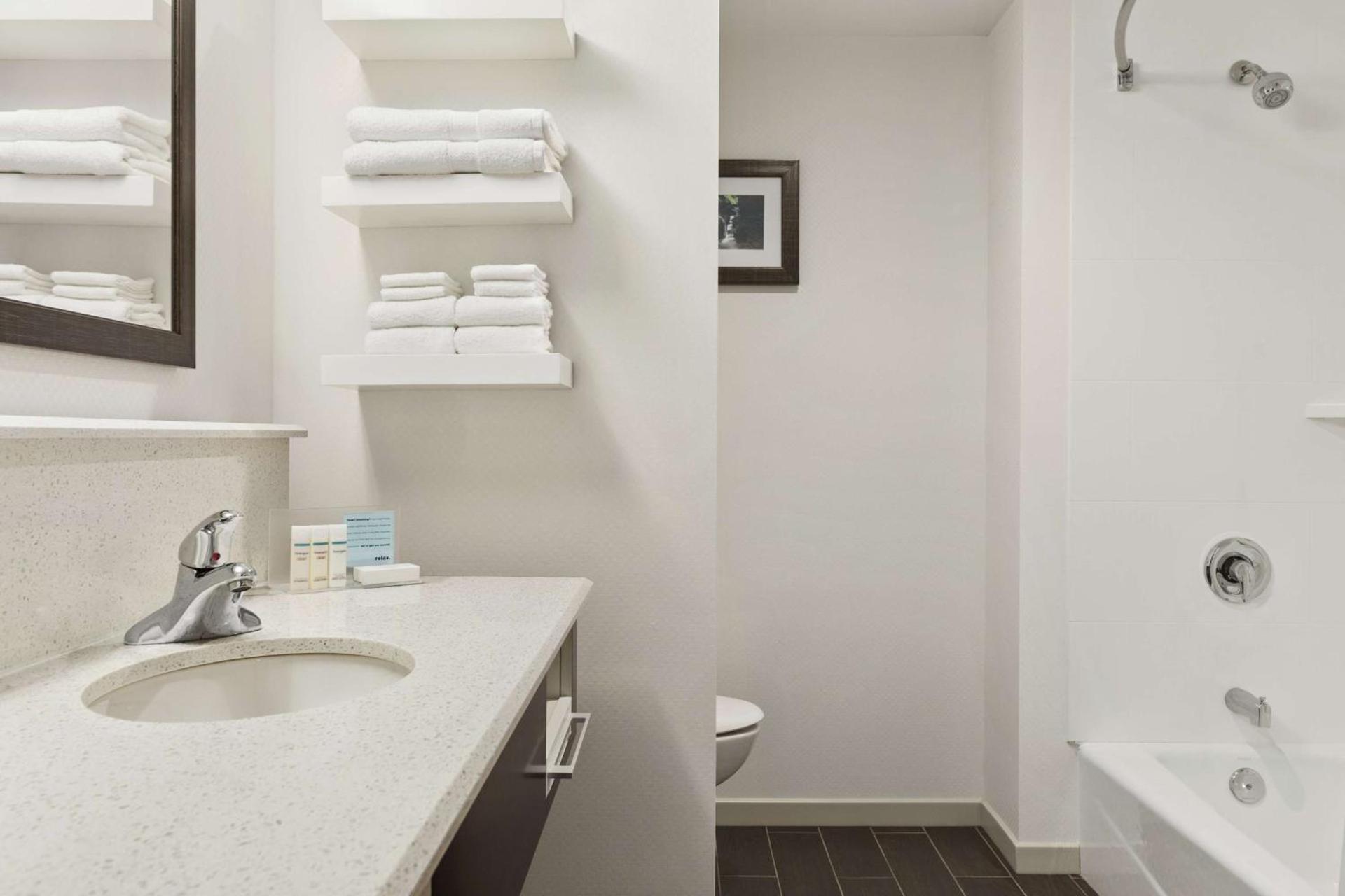 Hampton Inn Penn Yan, NY photo 46
