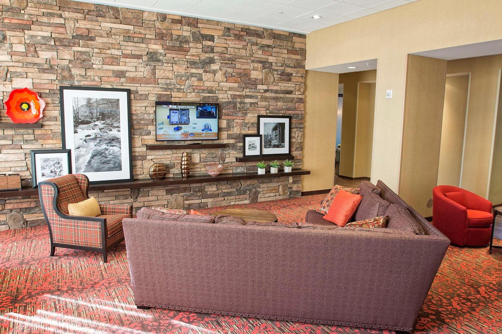 Hampton Inn & Suites Boone, Nc photo 10