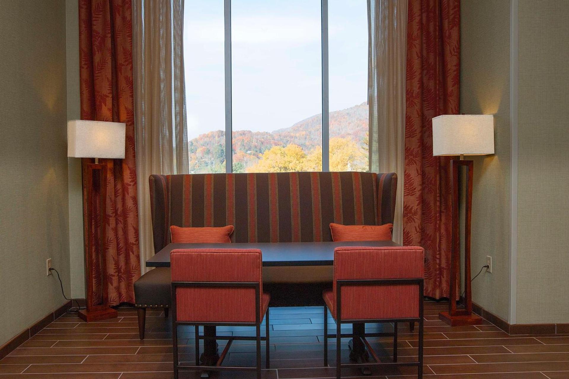 Hampton Inn & Suites Boone, Nc photo 16