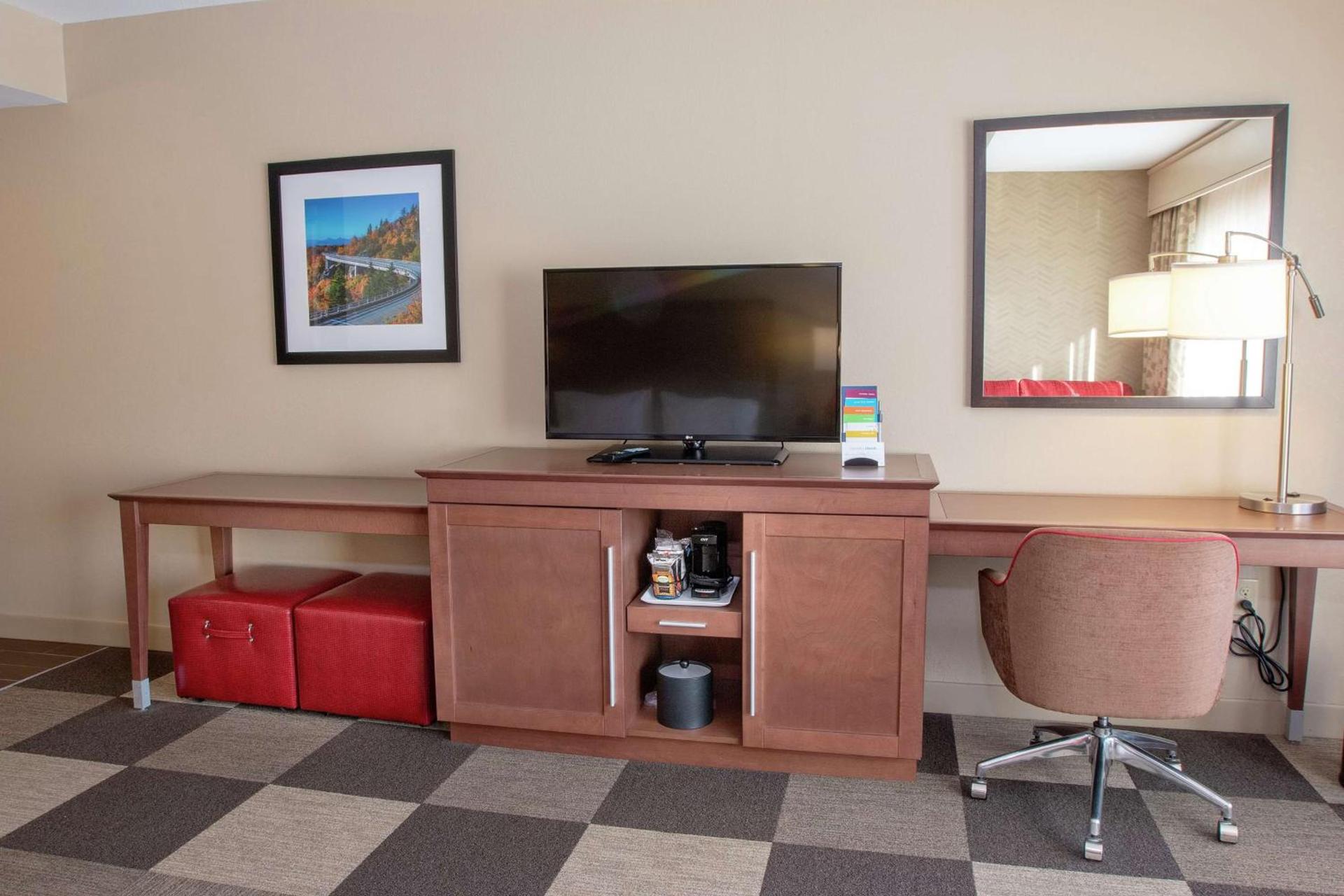 Hampton Inn & Suites Boone, Nc photo 28