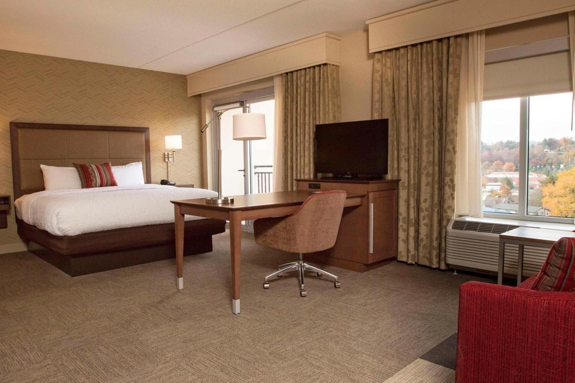 Hampton Inn & Suites Boone, Nc photo 44