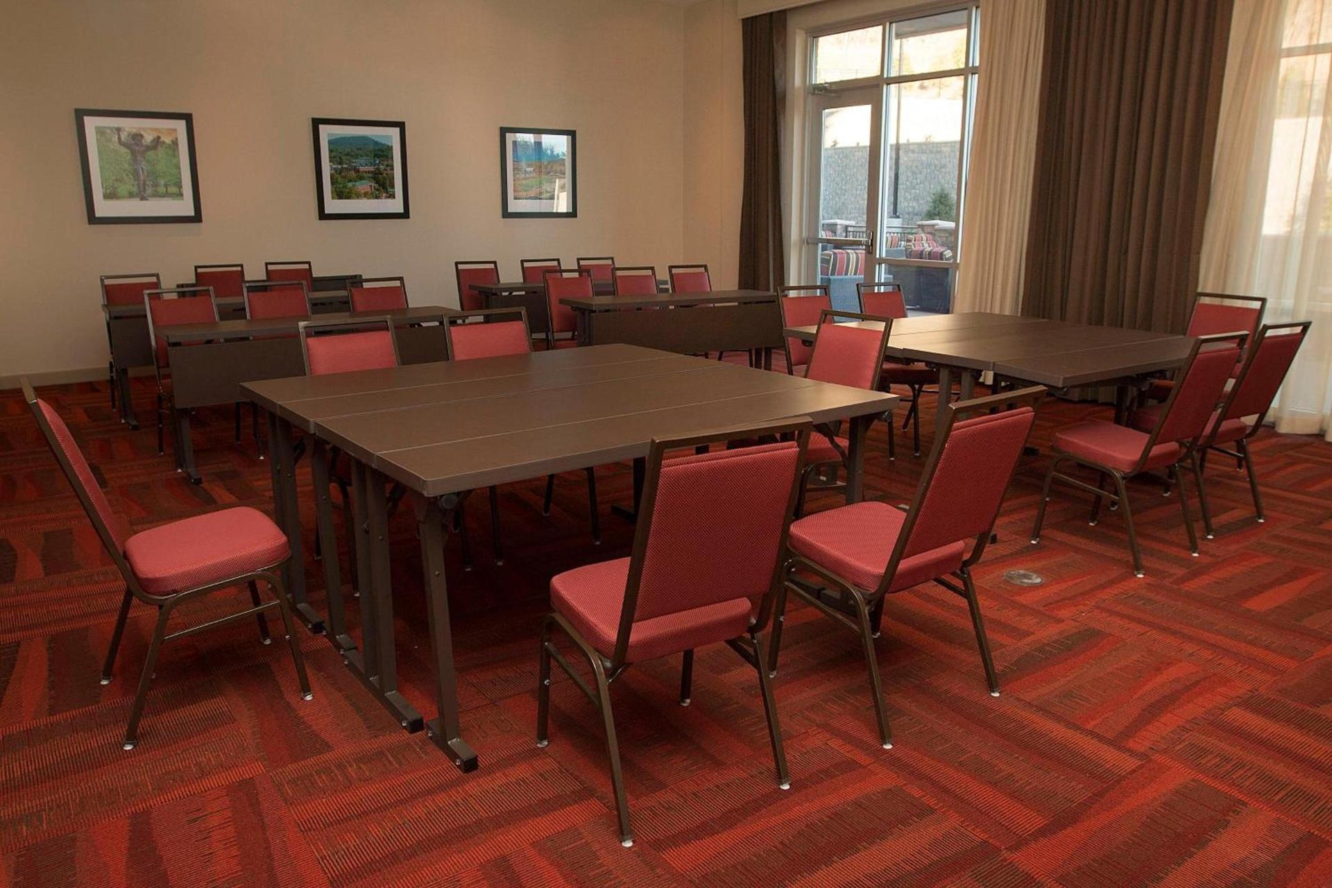 Hampton Inn & Suites Boone, Nc photo 60