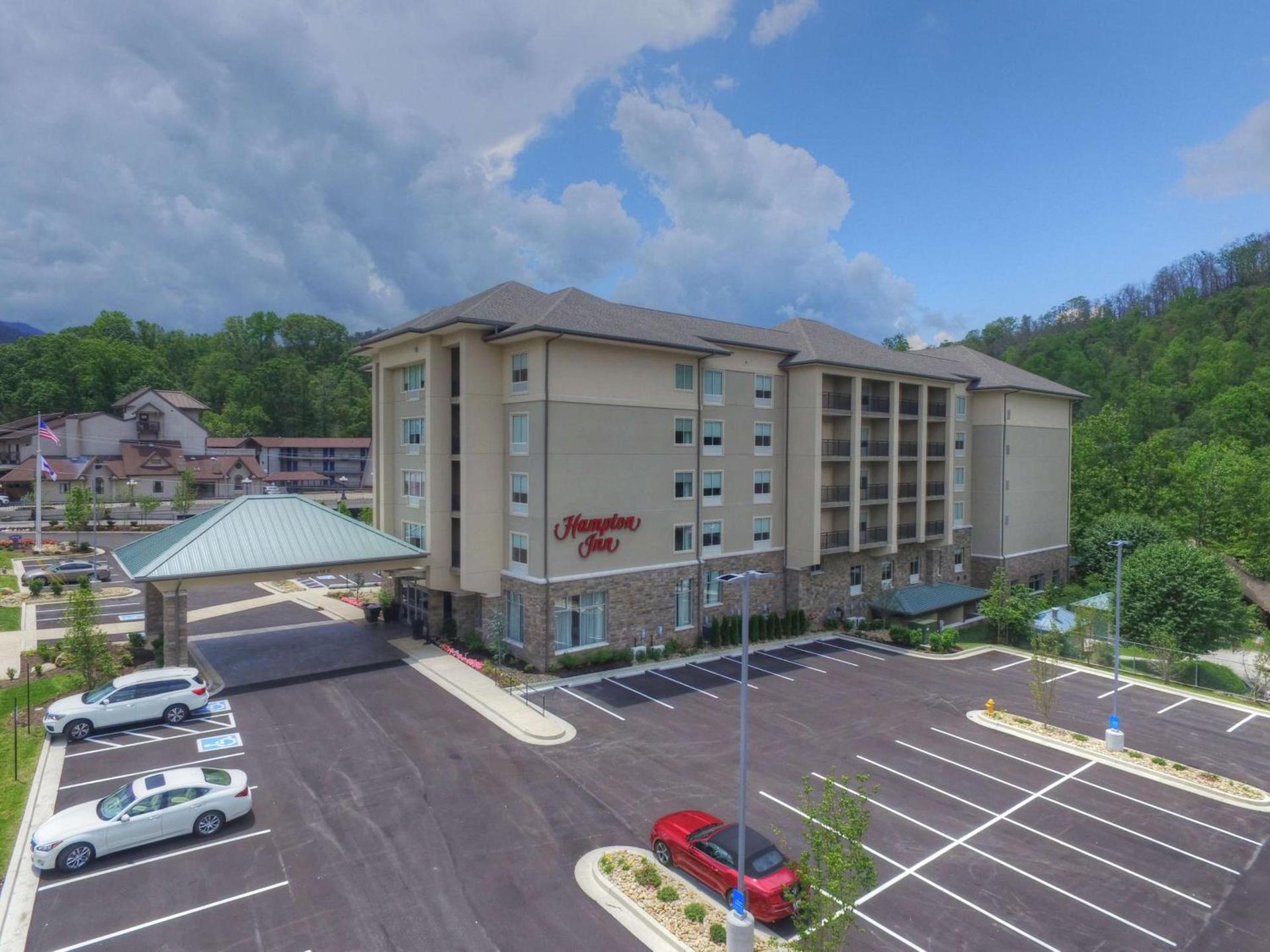 Hampton Inn Gatlinburg Historic Nature Trail, Tn photo 1