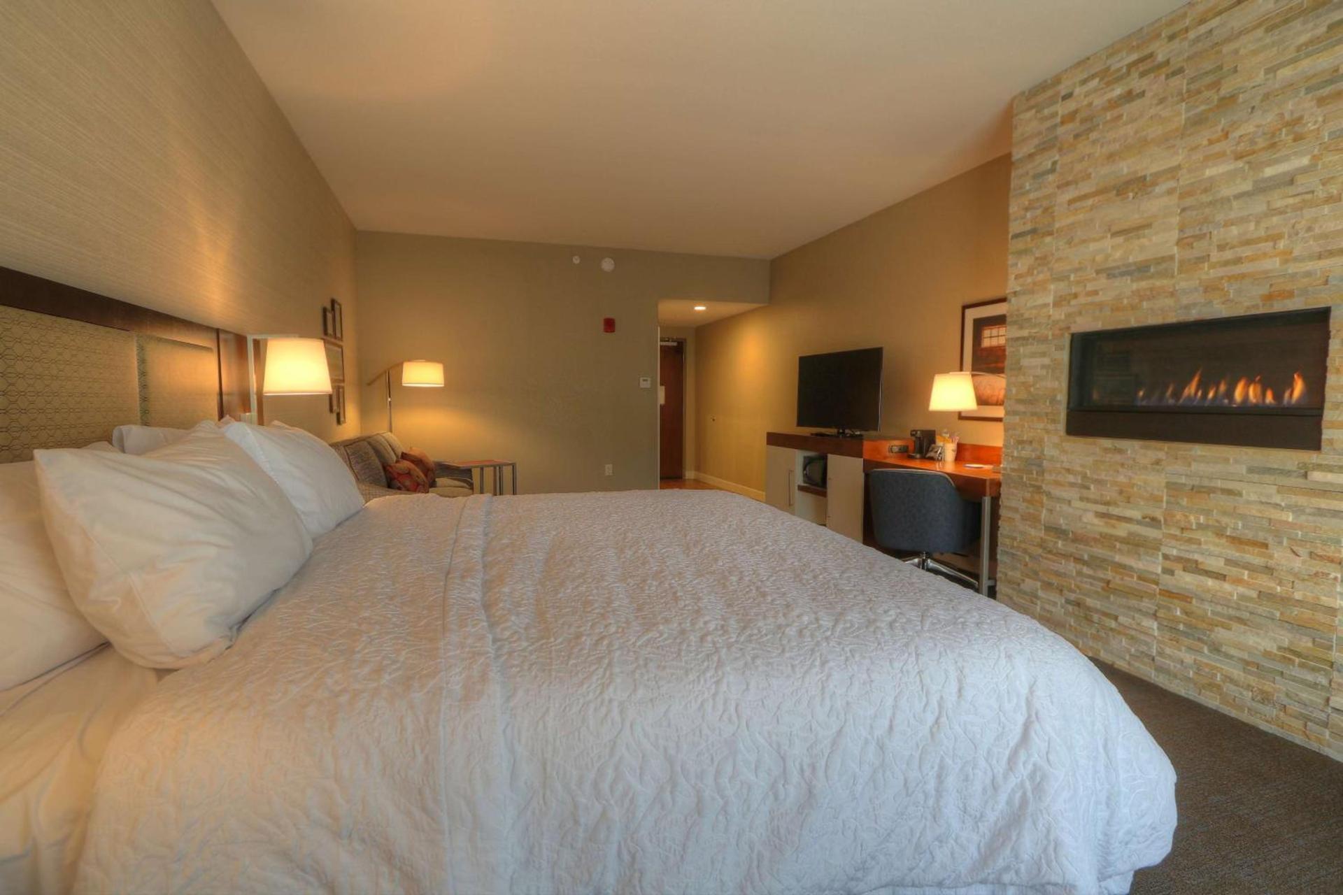 Hampton Inn Gatlinburg Historic Nature Trail, Tn photo 23