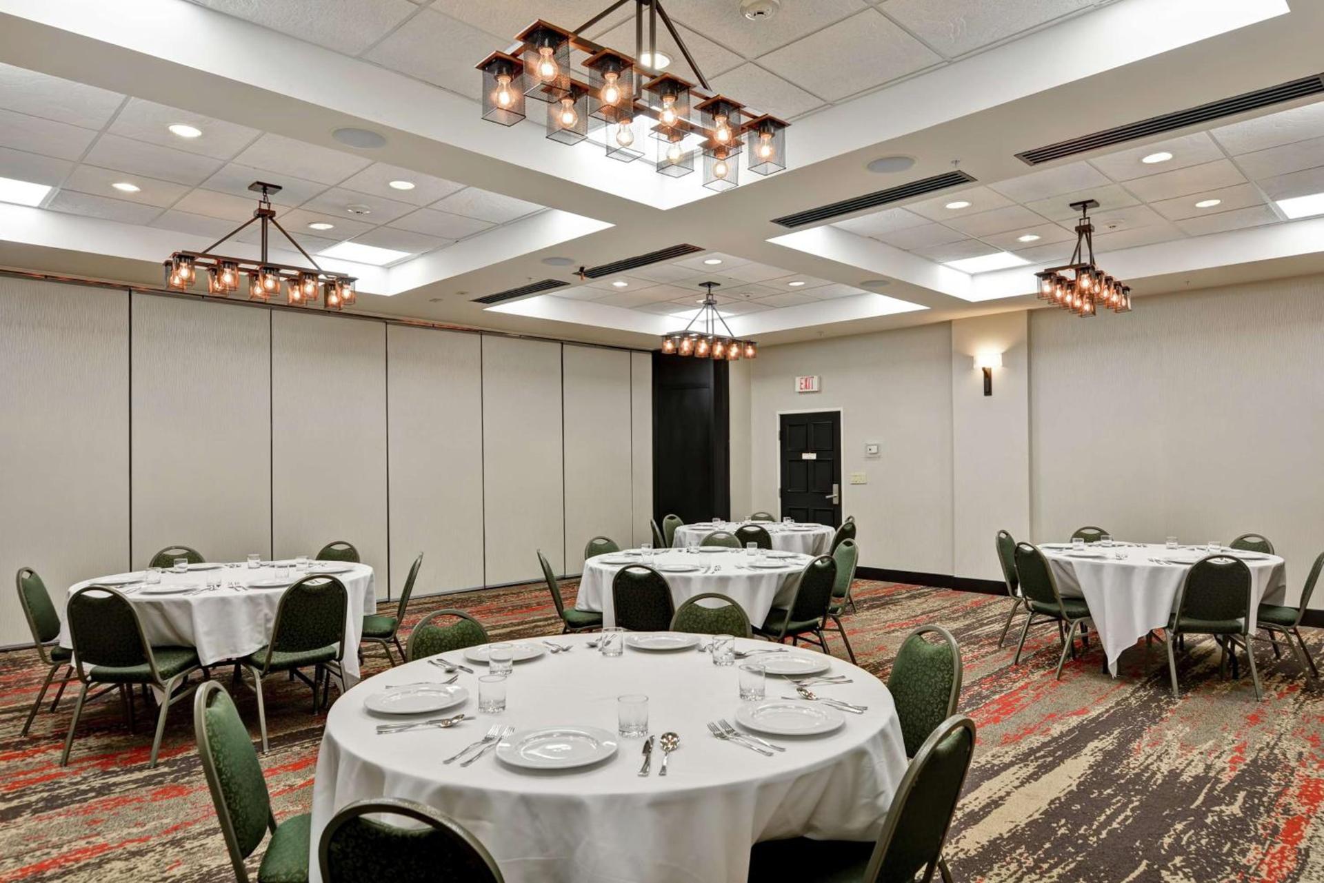DoubleTree by Hilton Hattiesburg, MS photo 9