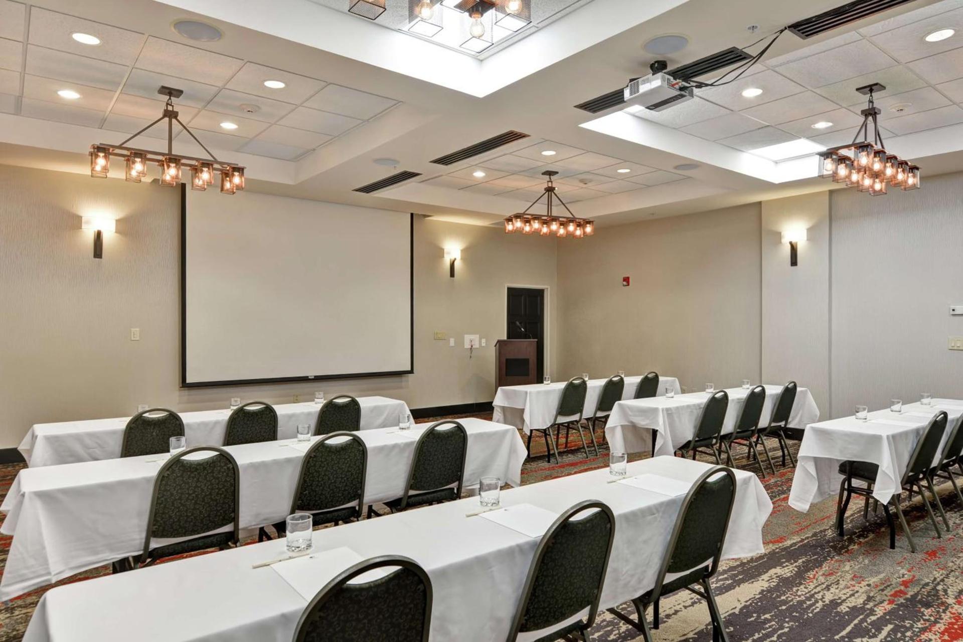 DoubleTree by Hilton Hattiesburg, MS photo 43