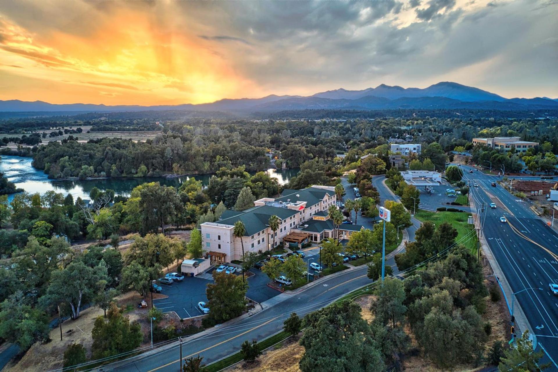 Hilton Garden Inn Redding photo 1